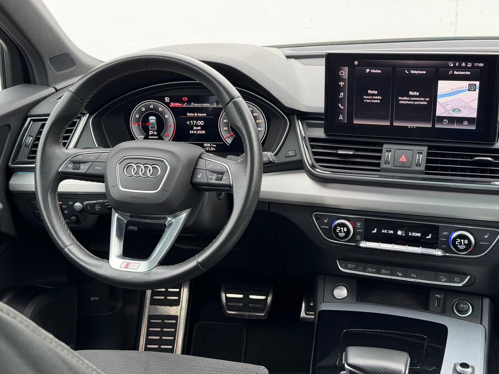 AUDI Q5 45 TFSI Black Edition quattro S-tronic-image-10