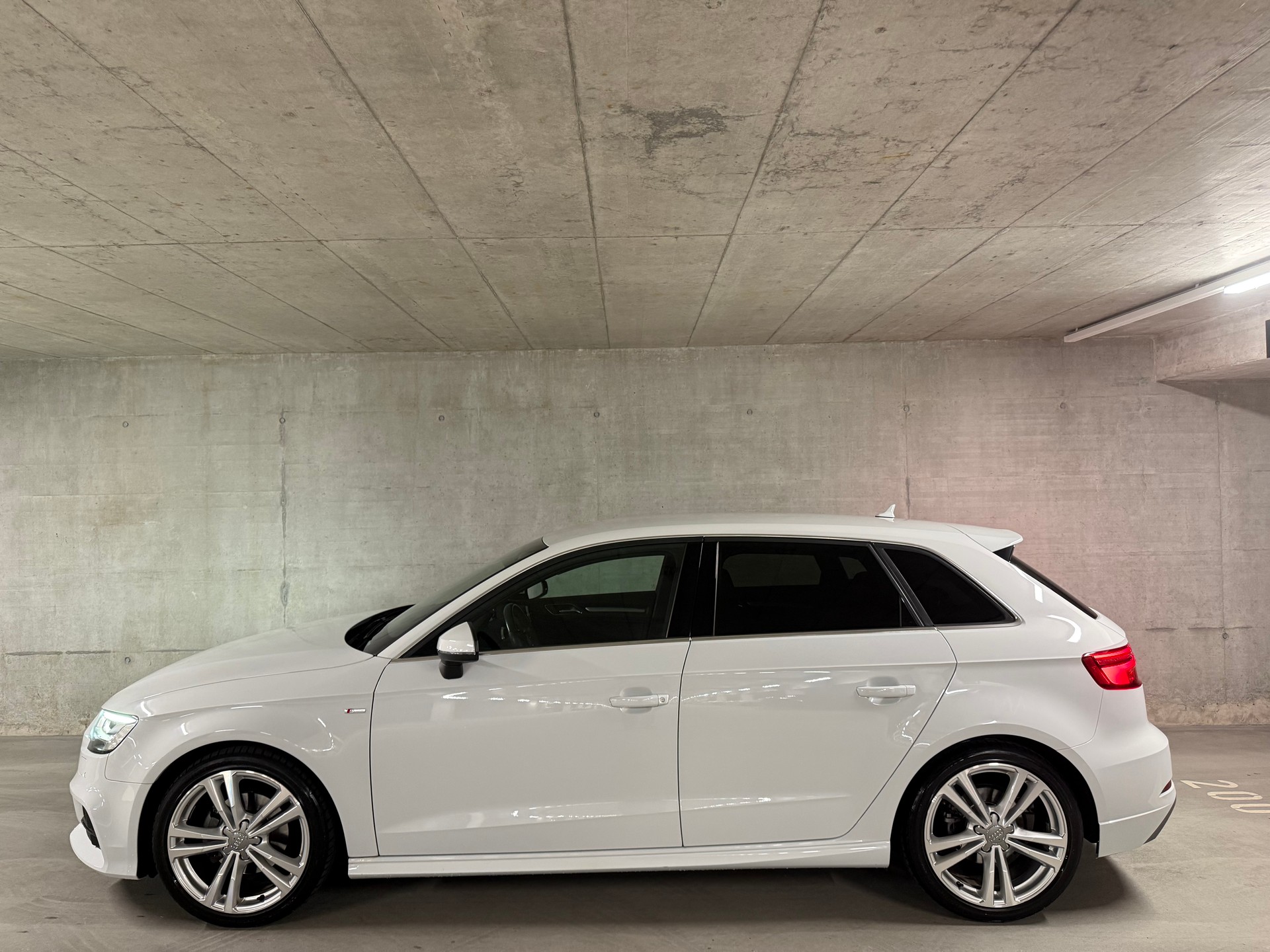 AUDI A3 Sportback 1.5 T FSI Sport S-Tronic-image-2