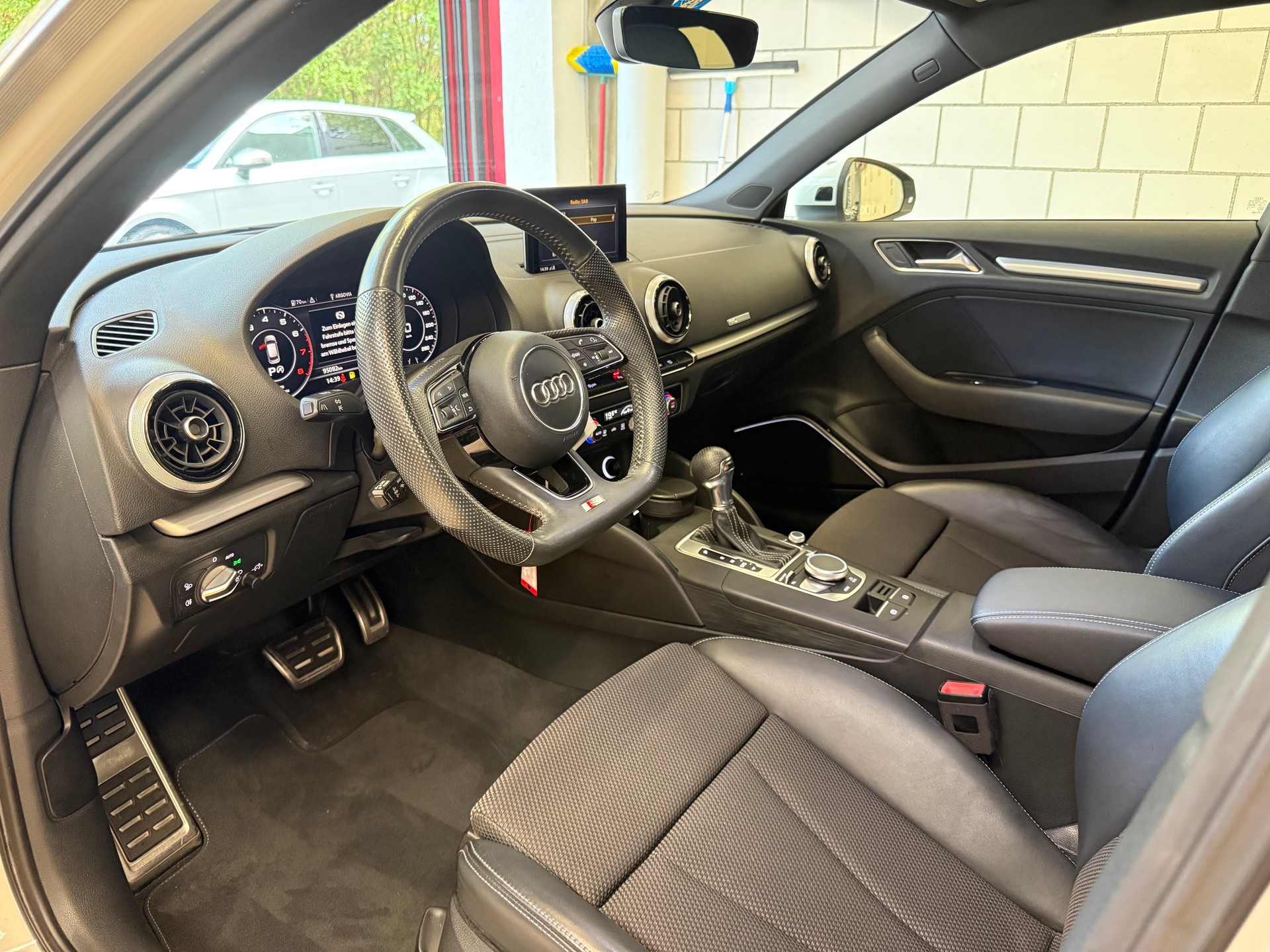 AUDI A3 Sportback 1.5 T FSI Sport S-Tronic-image-11