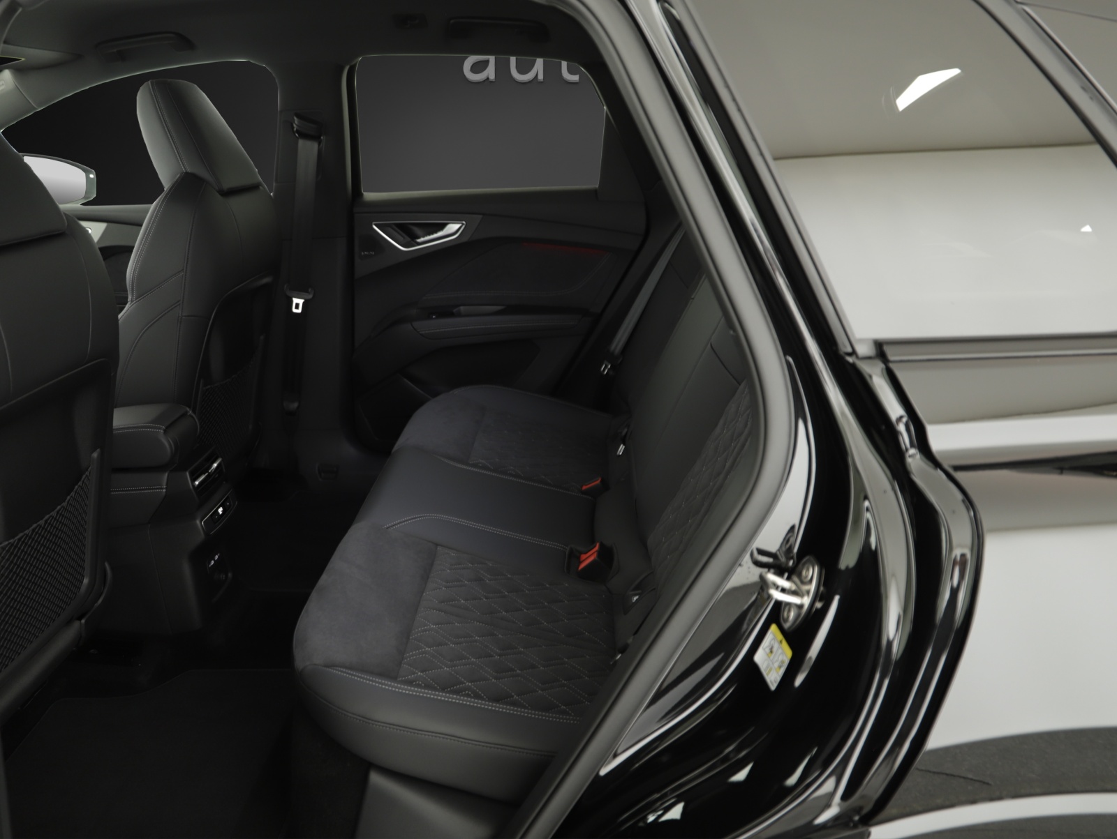 AUDI Q4 e-tron SUV quattro-image-9