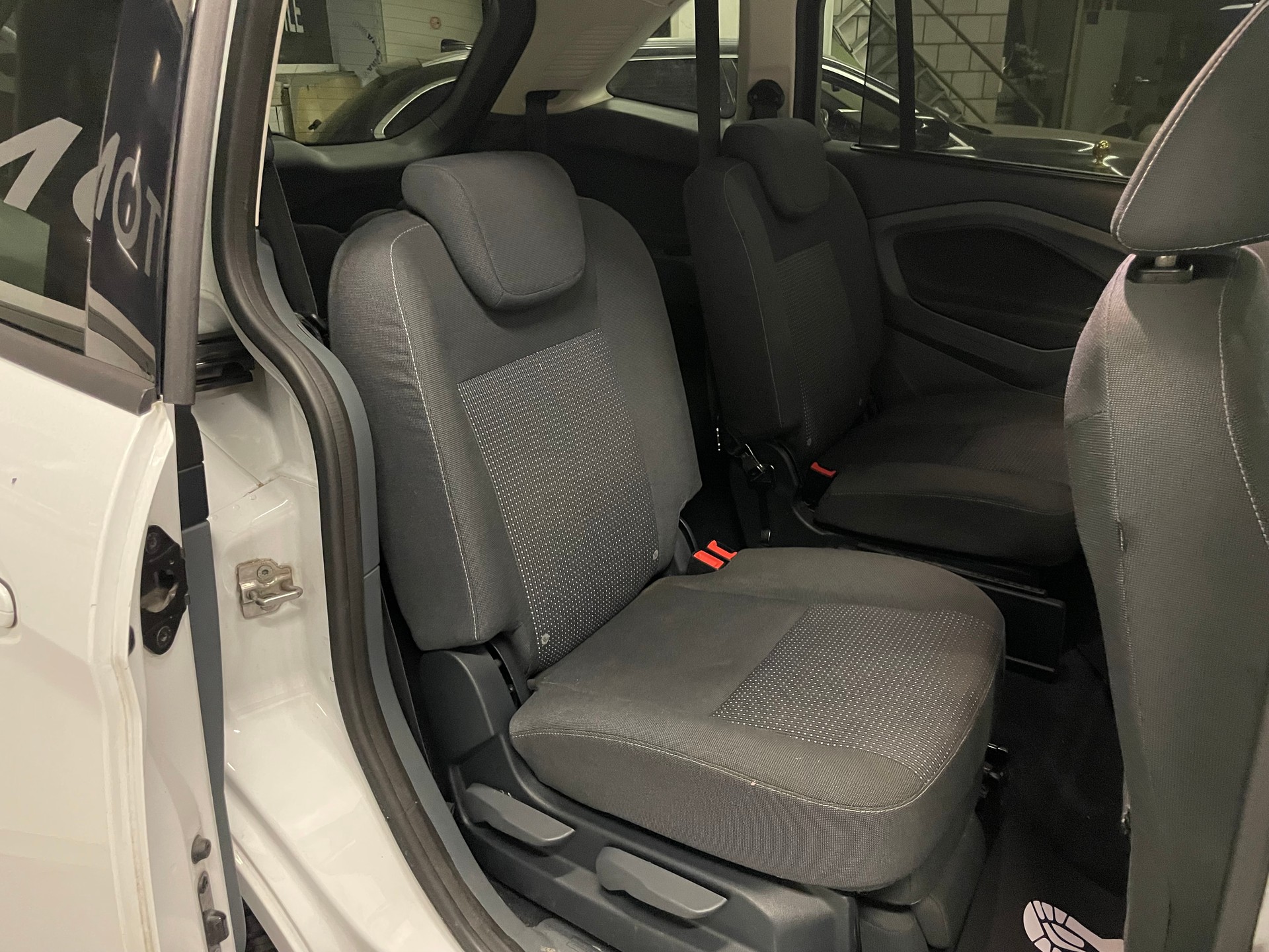 FORD Grand C-Max 1.0 SCTi Titanium 6-Plätze-image-14