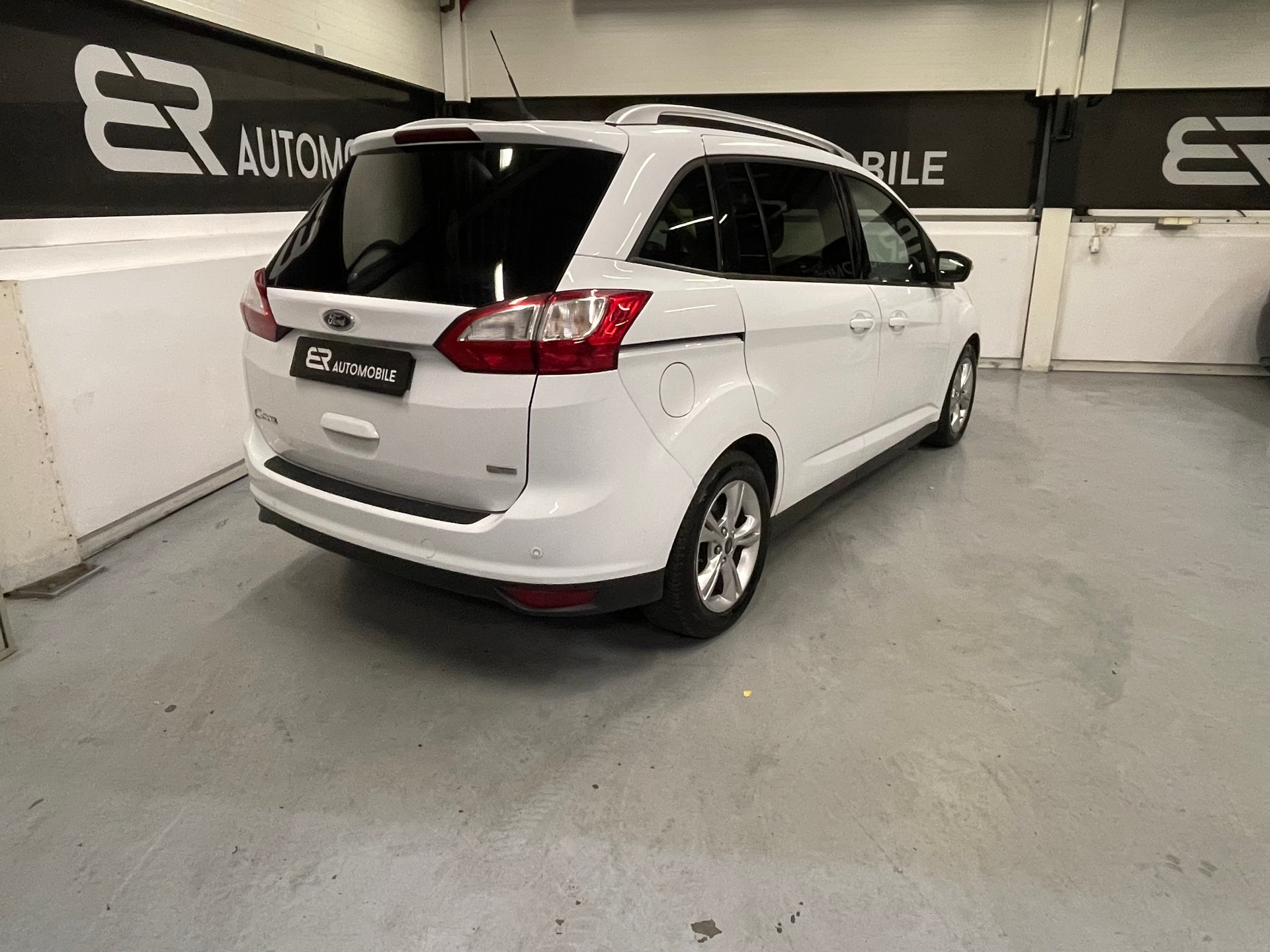 FORD Grand C-Max 1.0 SCTi Titanium 6-Plätze-image-2