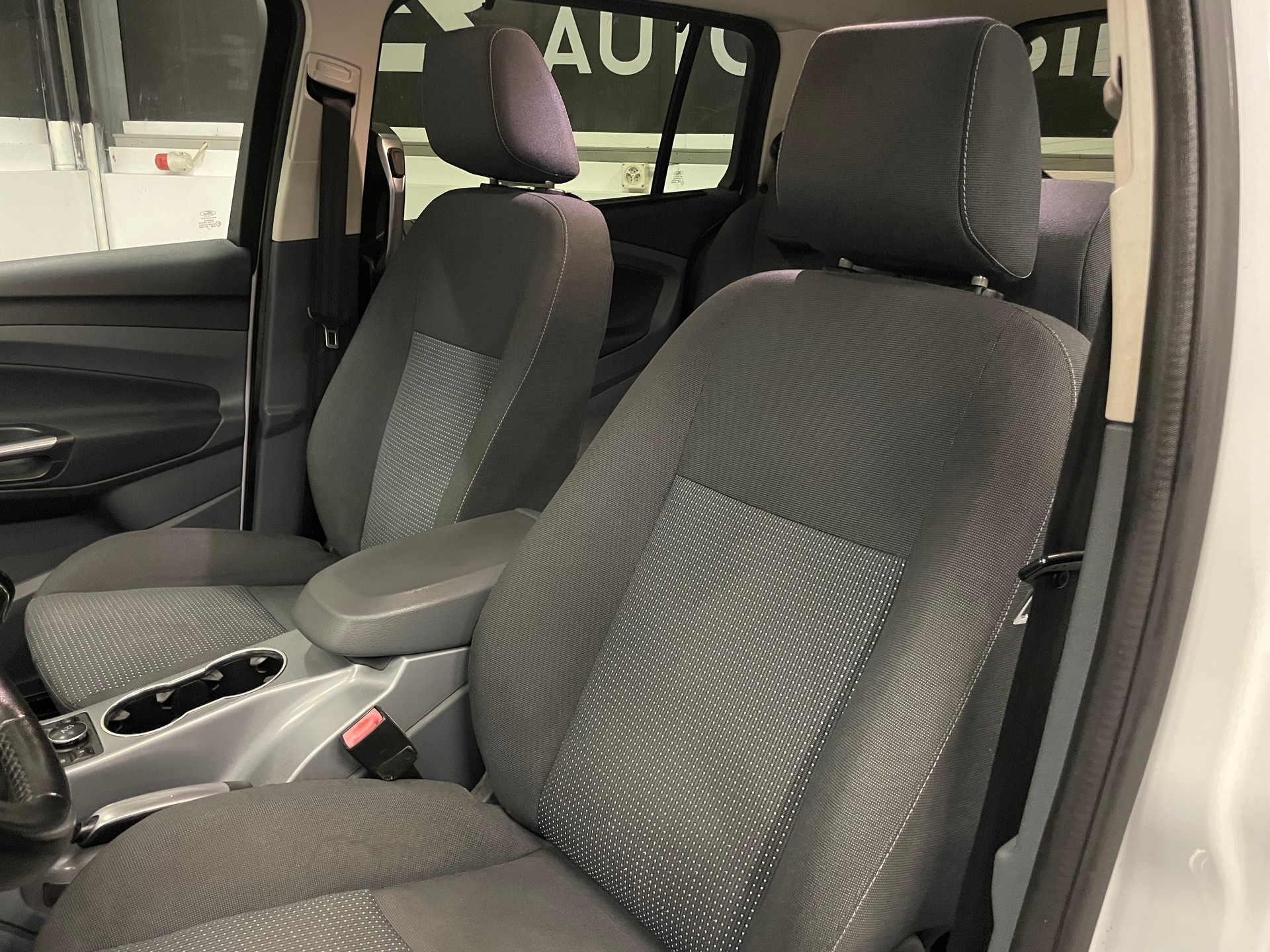 FORD Grand C-Max 1.0 SCTi Titanium 6-Plätze-image-11