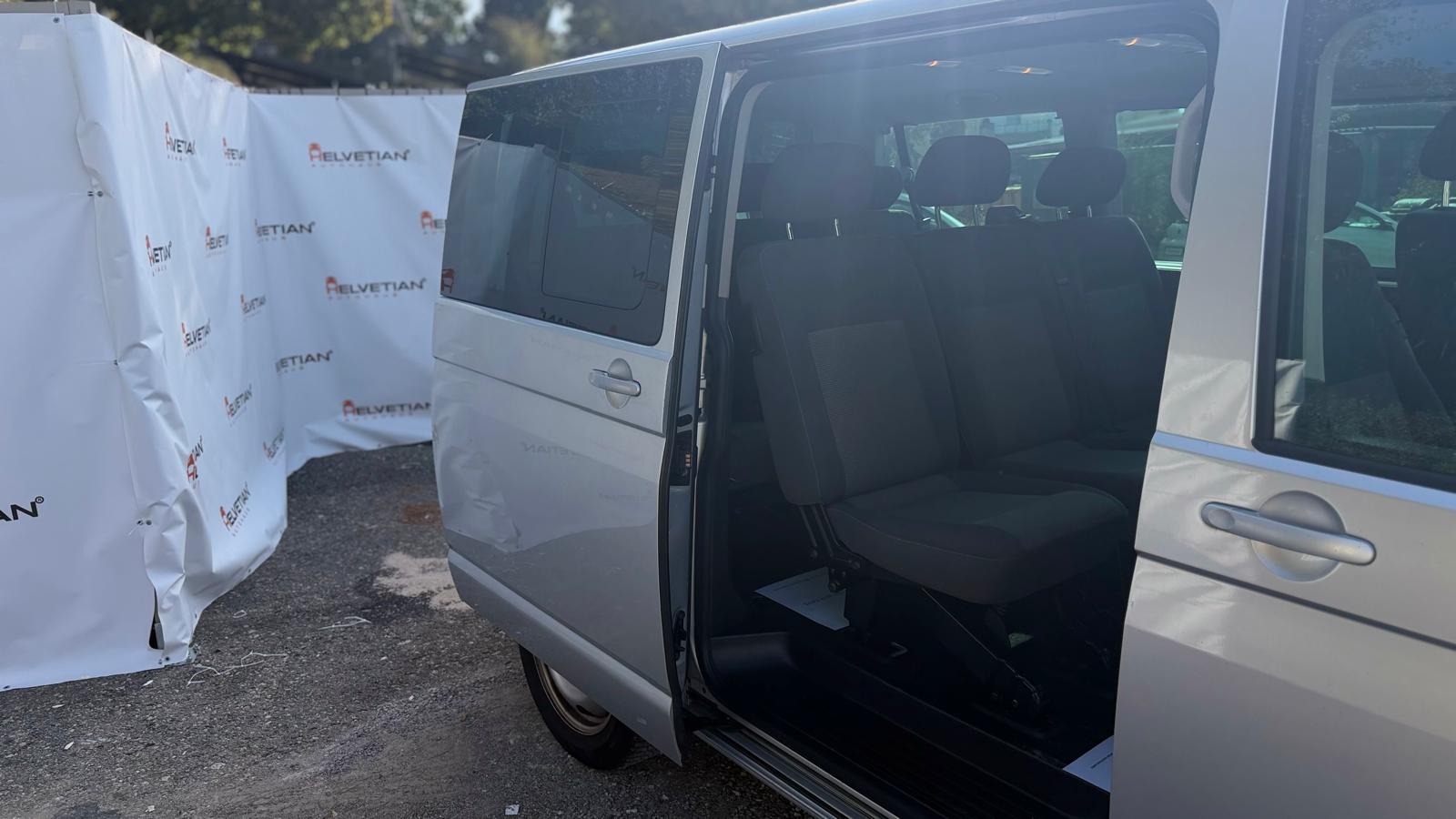 VW Caravelle TDI 4MOTION-image-13