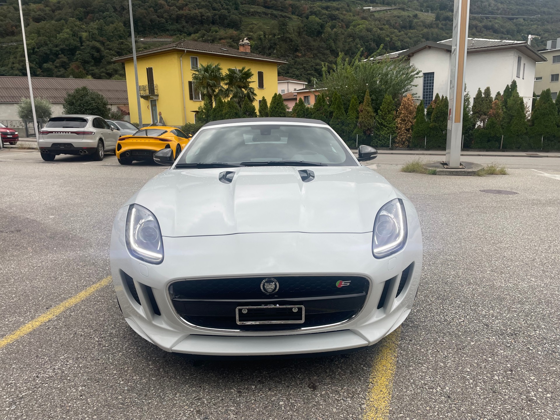 JAGUAR 5.0 L V8 Supercharged-image-1