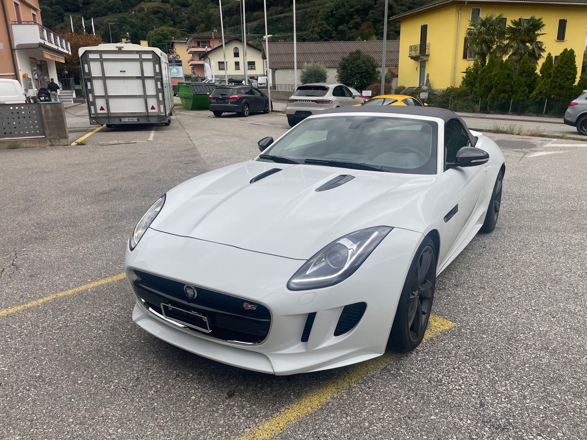 JAGUAR 5.0 L V8 Supercharged-image-2
