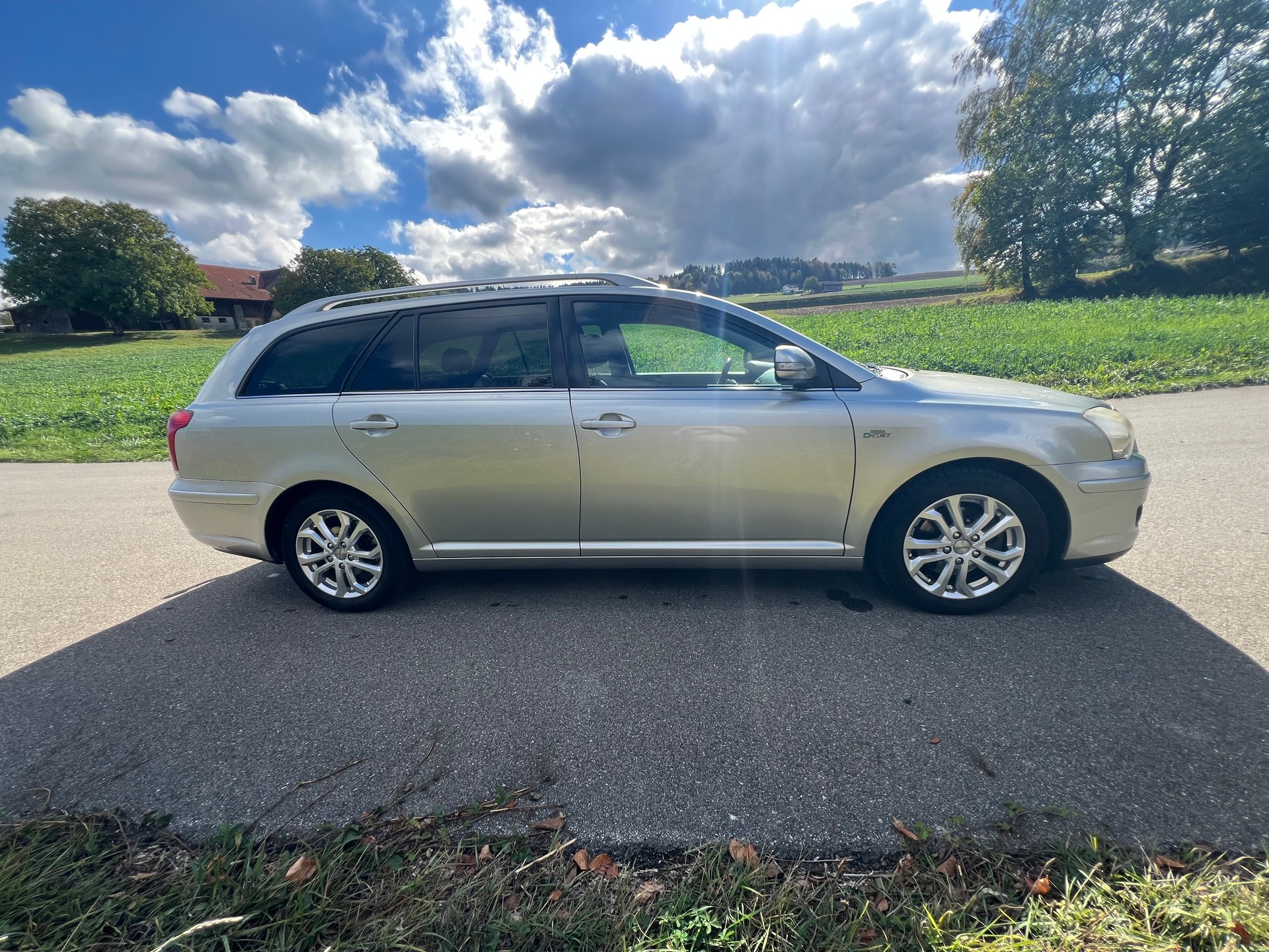 TOYOTA Avensis 2.2D-4 D CleanP. Linea Sol Prem.-image-7