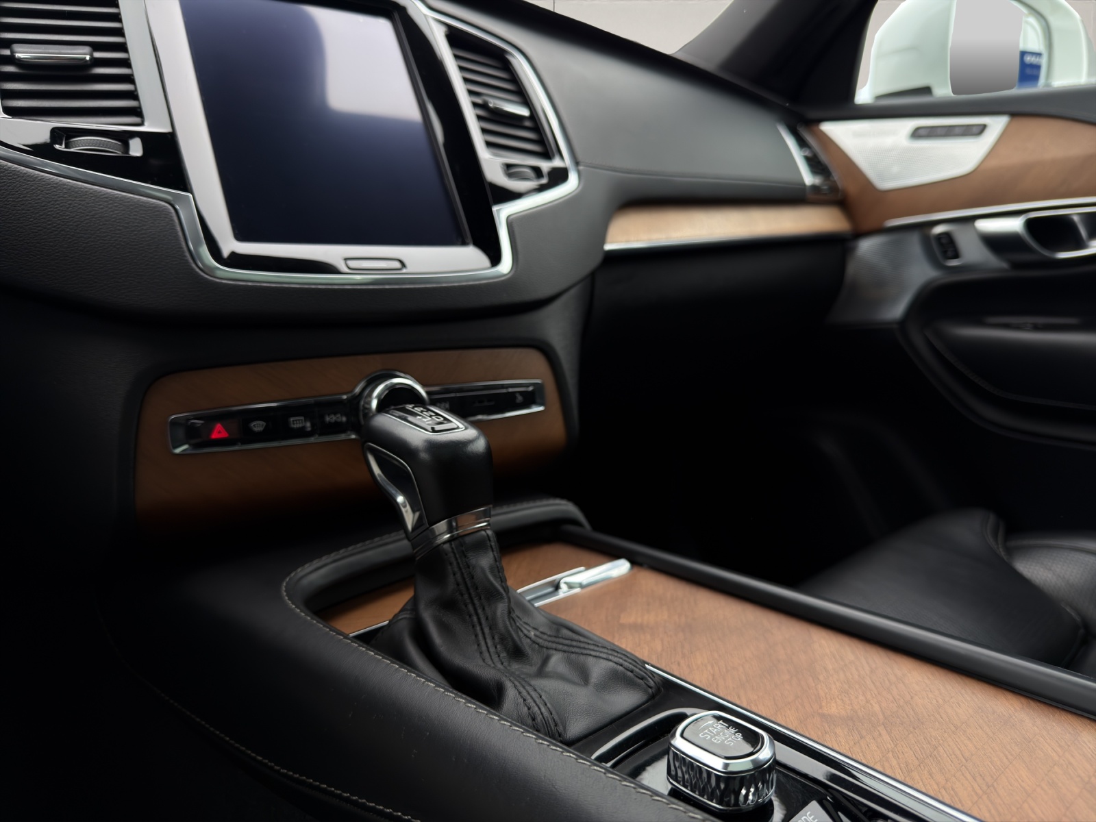 VOLVO XC90 2.0 T6 Inscription 7P. AWD-image-10