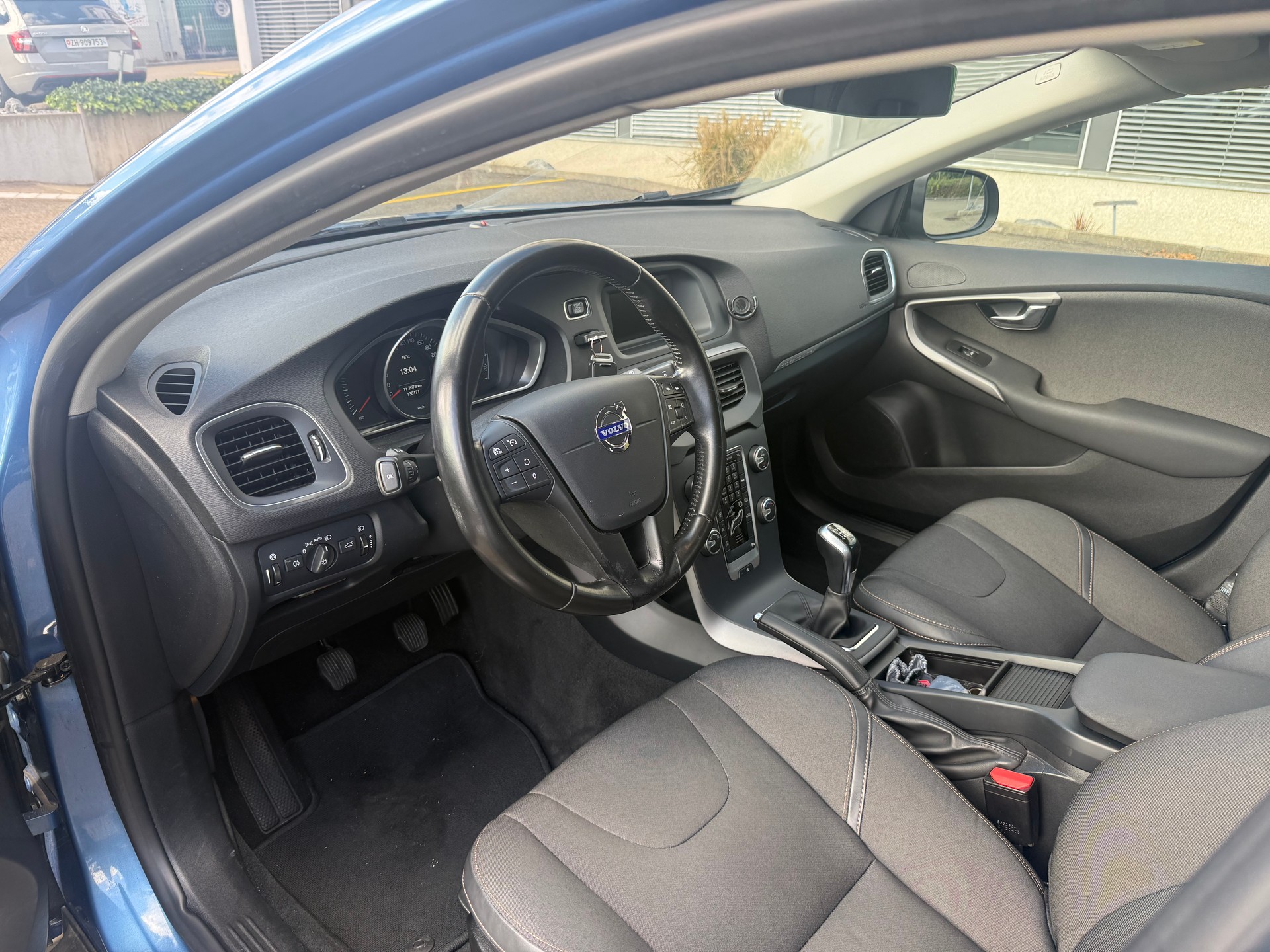 VOLVO V40 Cross Country D2-image-8