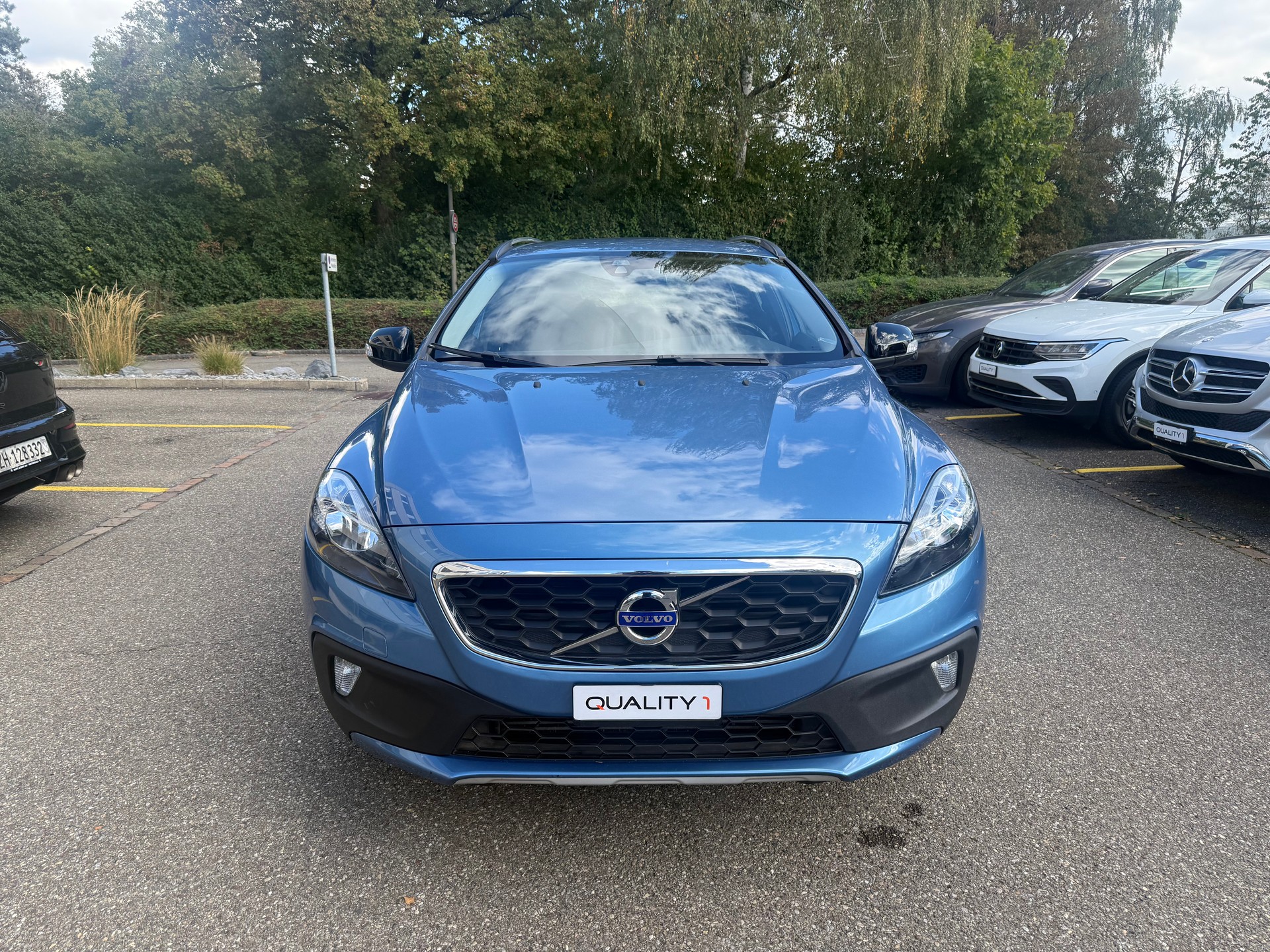 VOLVO V40 Cross Country D2-image-1