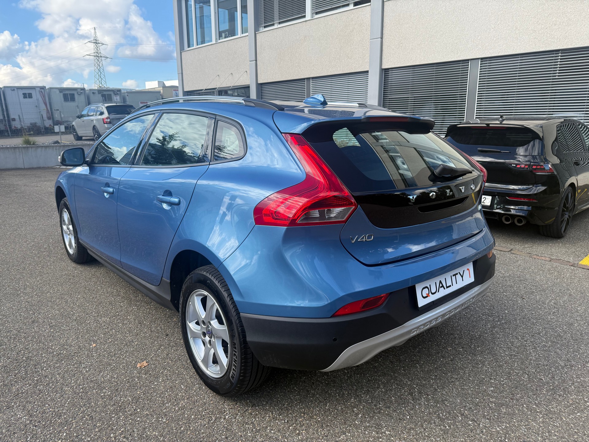VOLVO V40 Cross Country D2-image-3