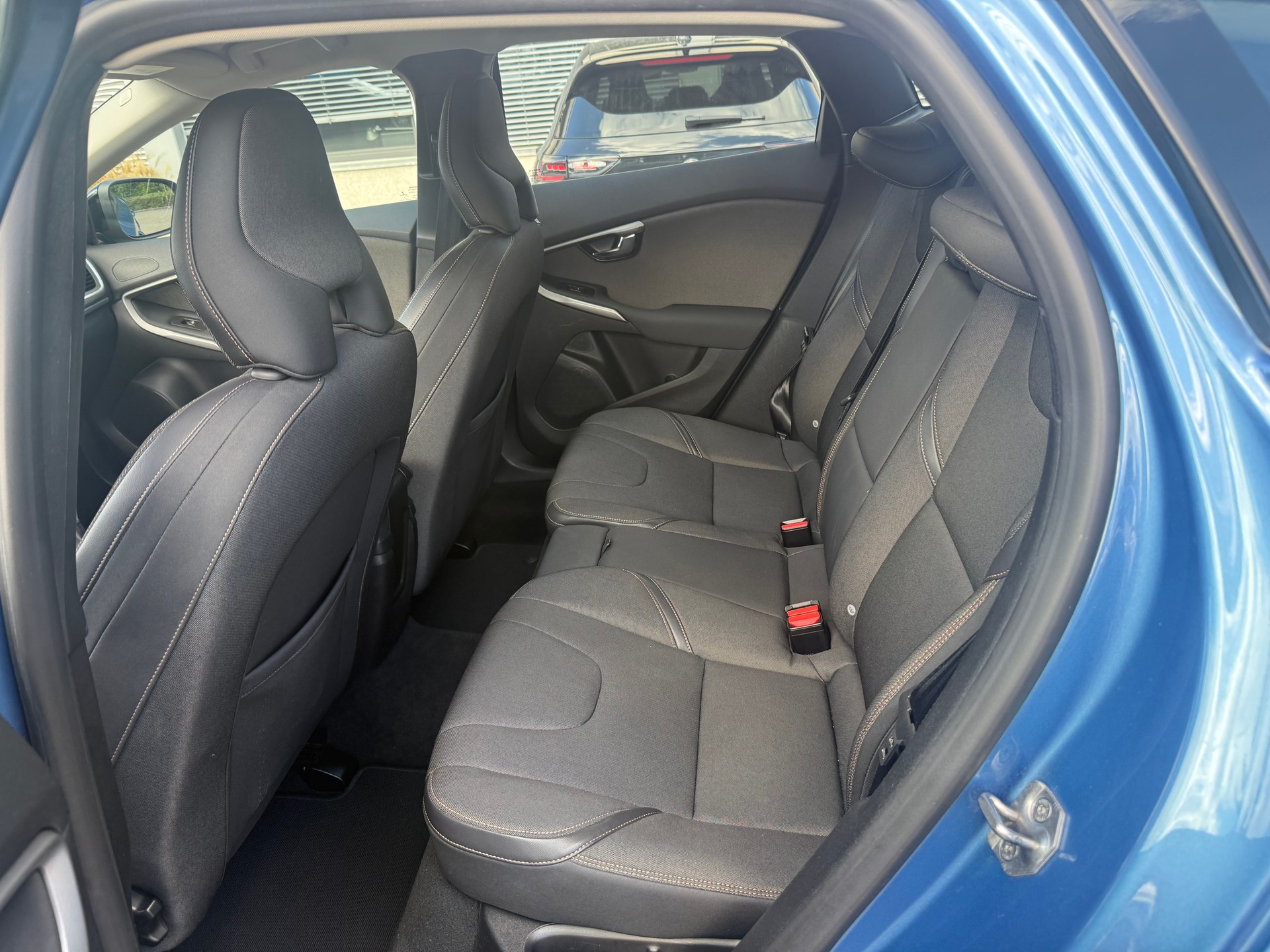 VOLVO V40 Cross Country D2-image-7