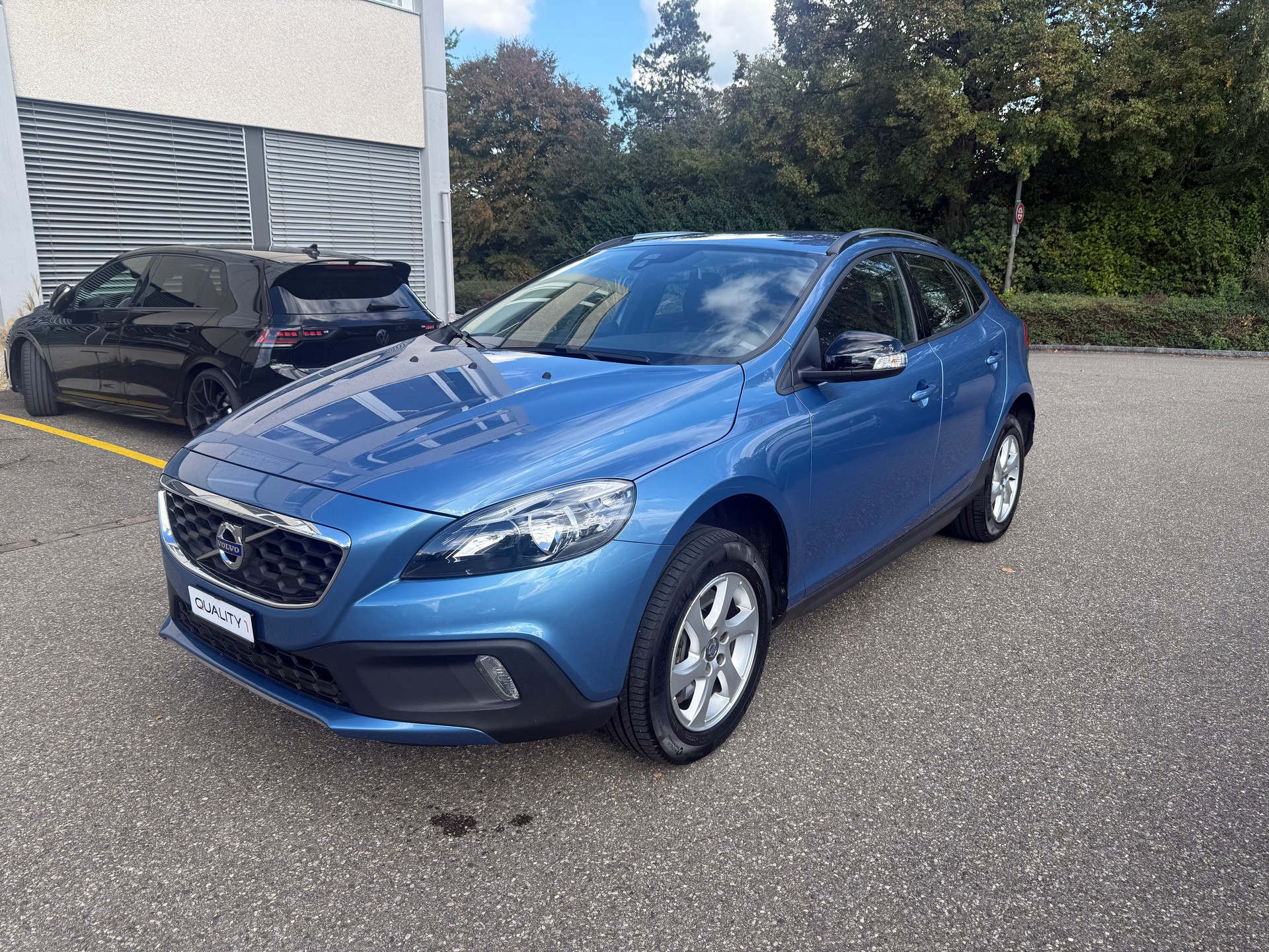 VOLVO V40 Cross Country D2-image-0