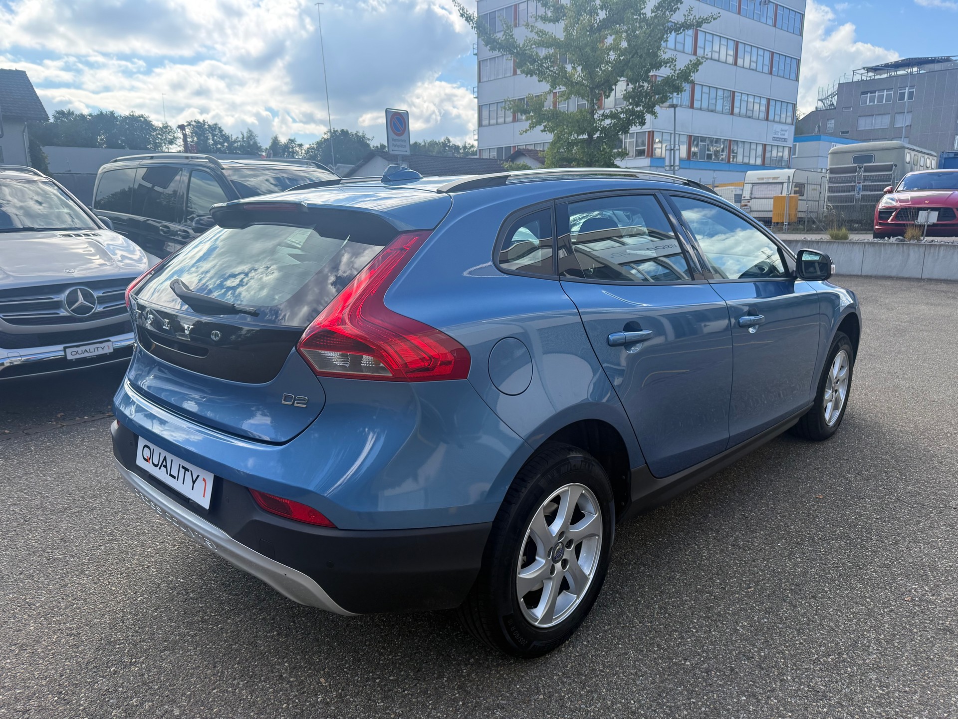 VOLVO V40 Cross Country D2-image-5
