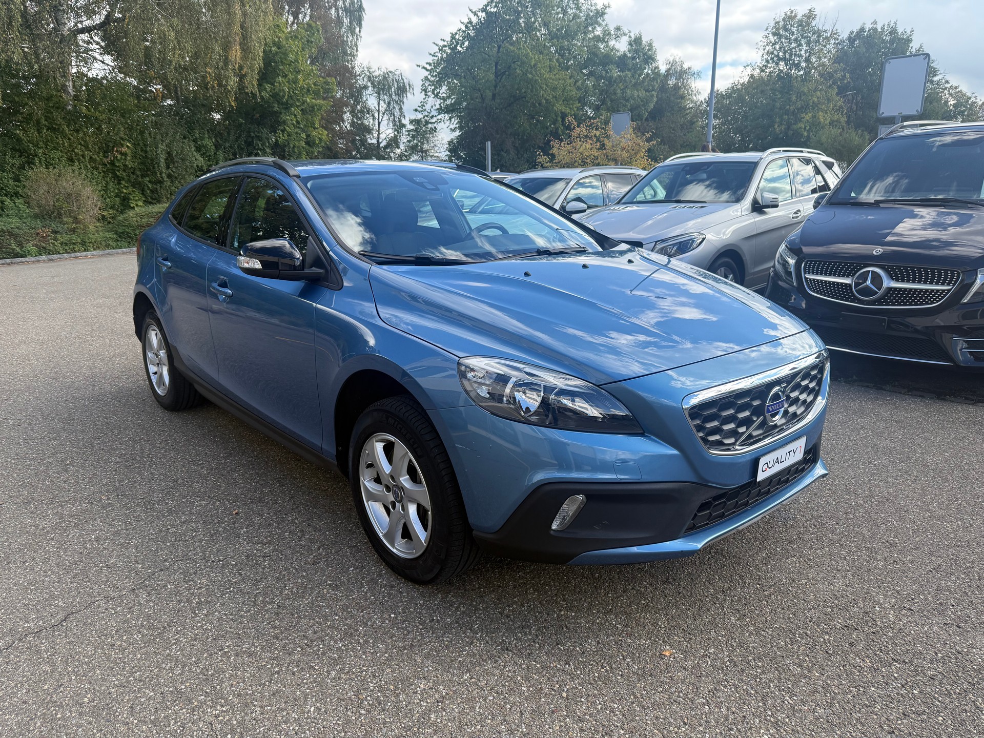 VOLVO V40 Cross Country D2-image-2