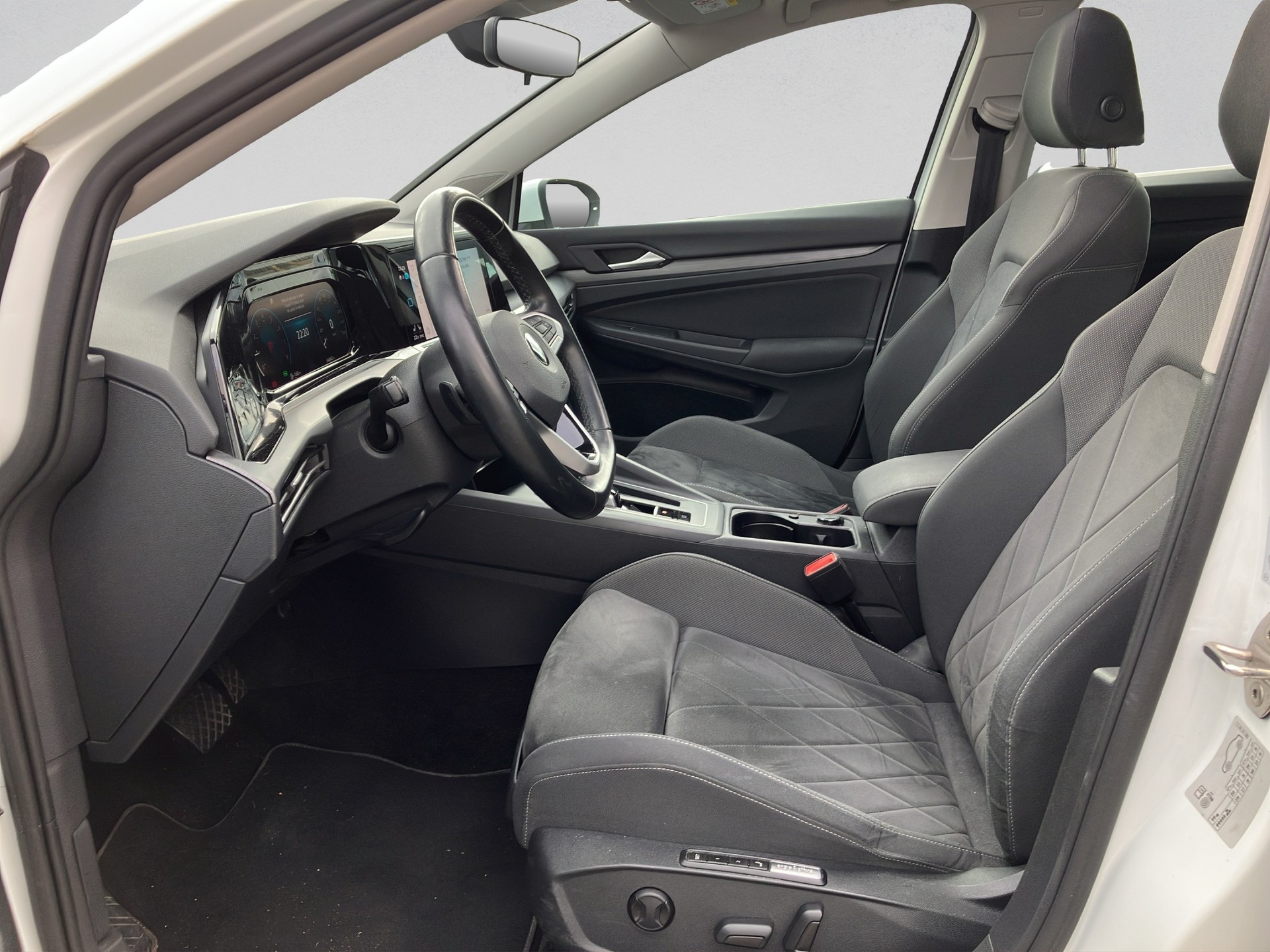 VW Golf 1.5 eTSI mHEV ACT Style DSG-image-8