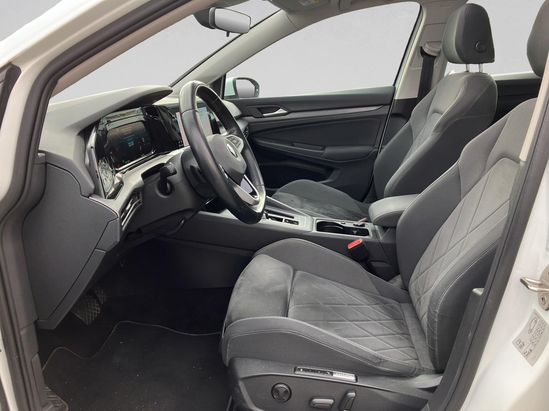 VW Golf 1.5 eTSI mHEV ACT Style DSG-image-31
