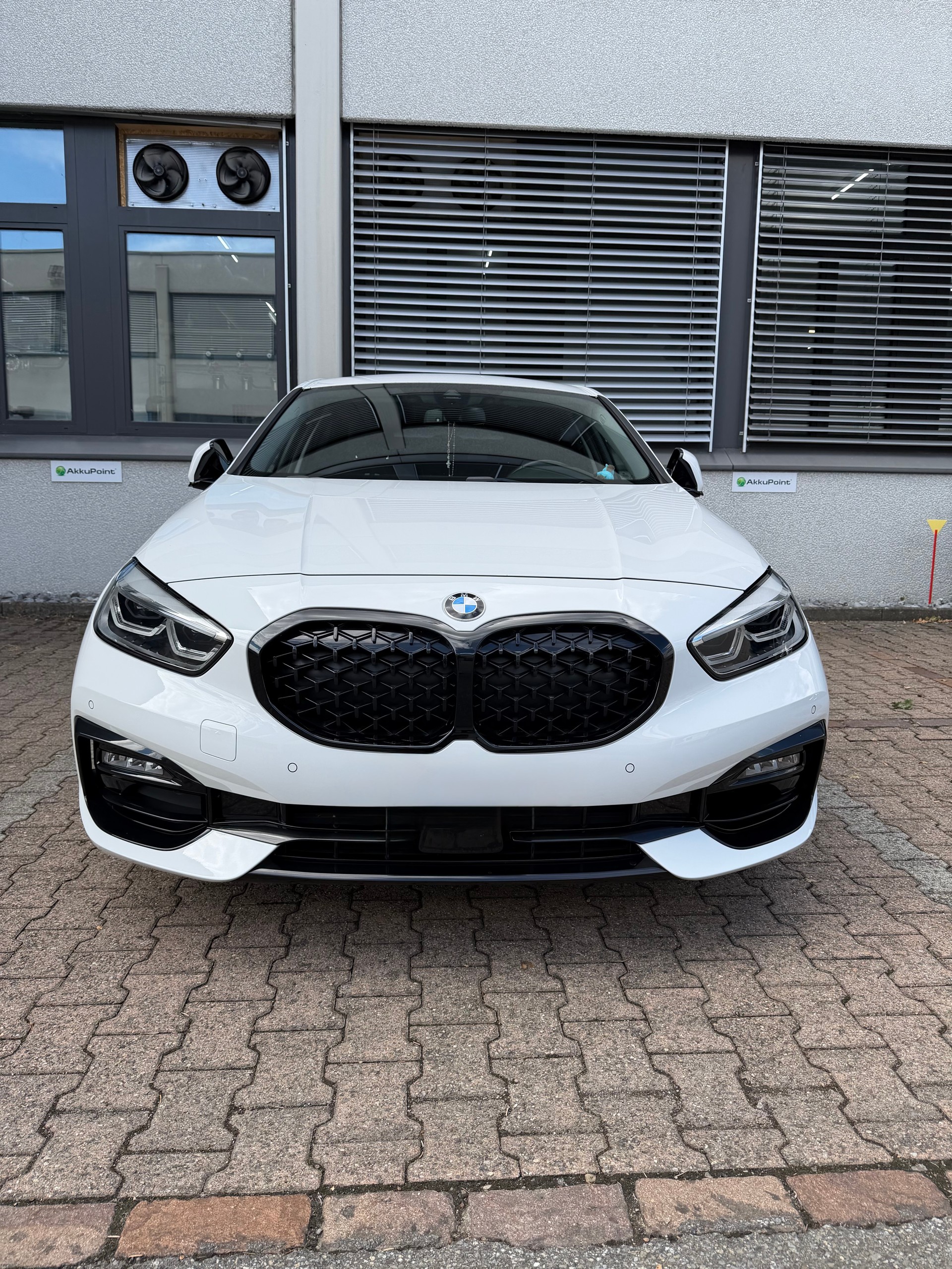 BMW 118i Sportline-image-1