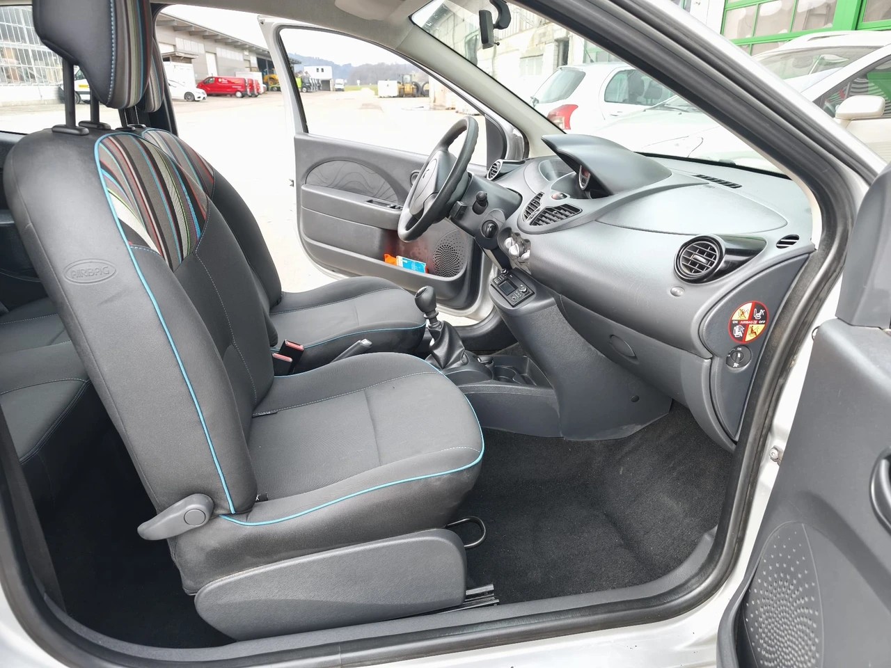 RENAULT Twingo 1.2 16V Swiss Edition-image-5