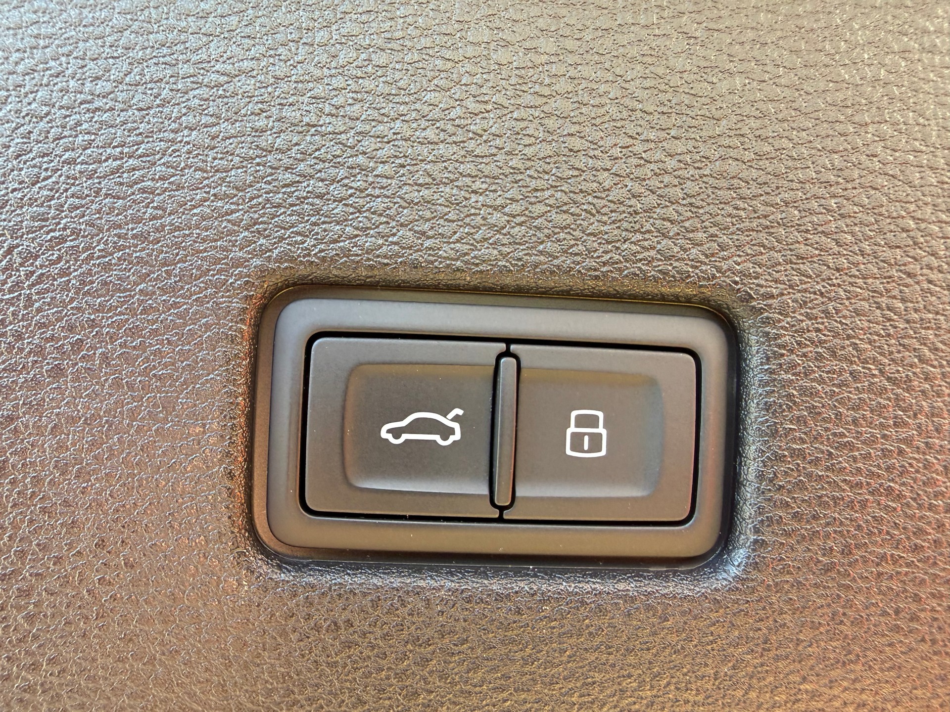 AUDI RSQ8 quattro tiptronic-image-13