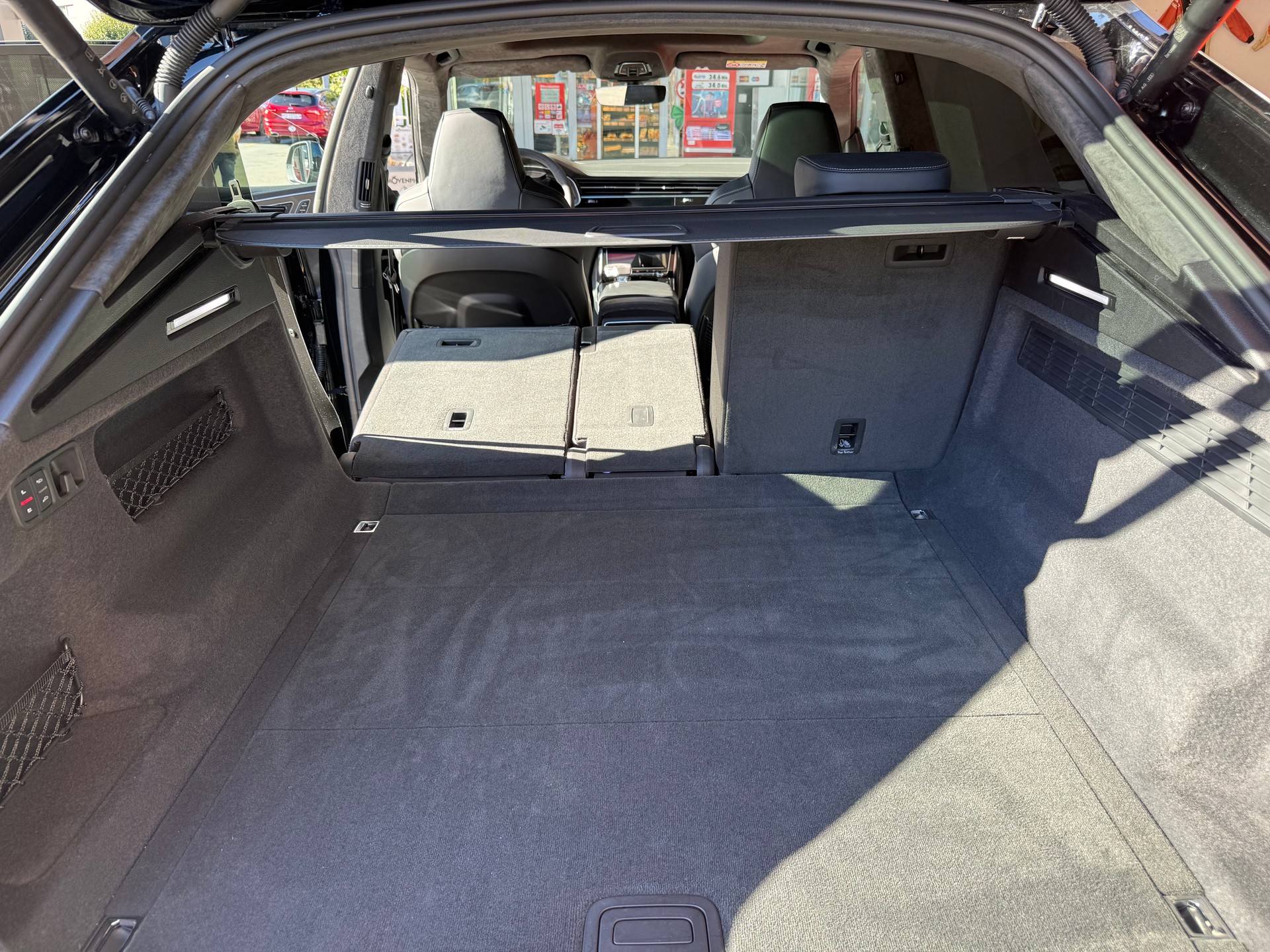 AUDI RSQ8 quattro tiptronic-image-16