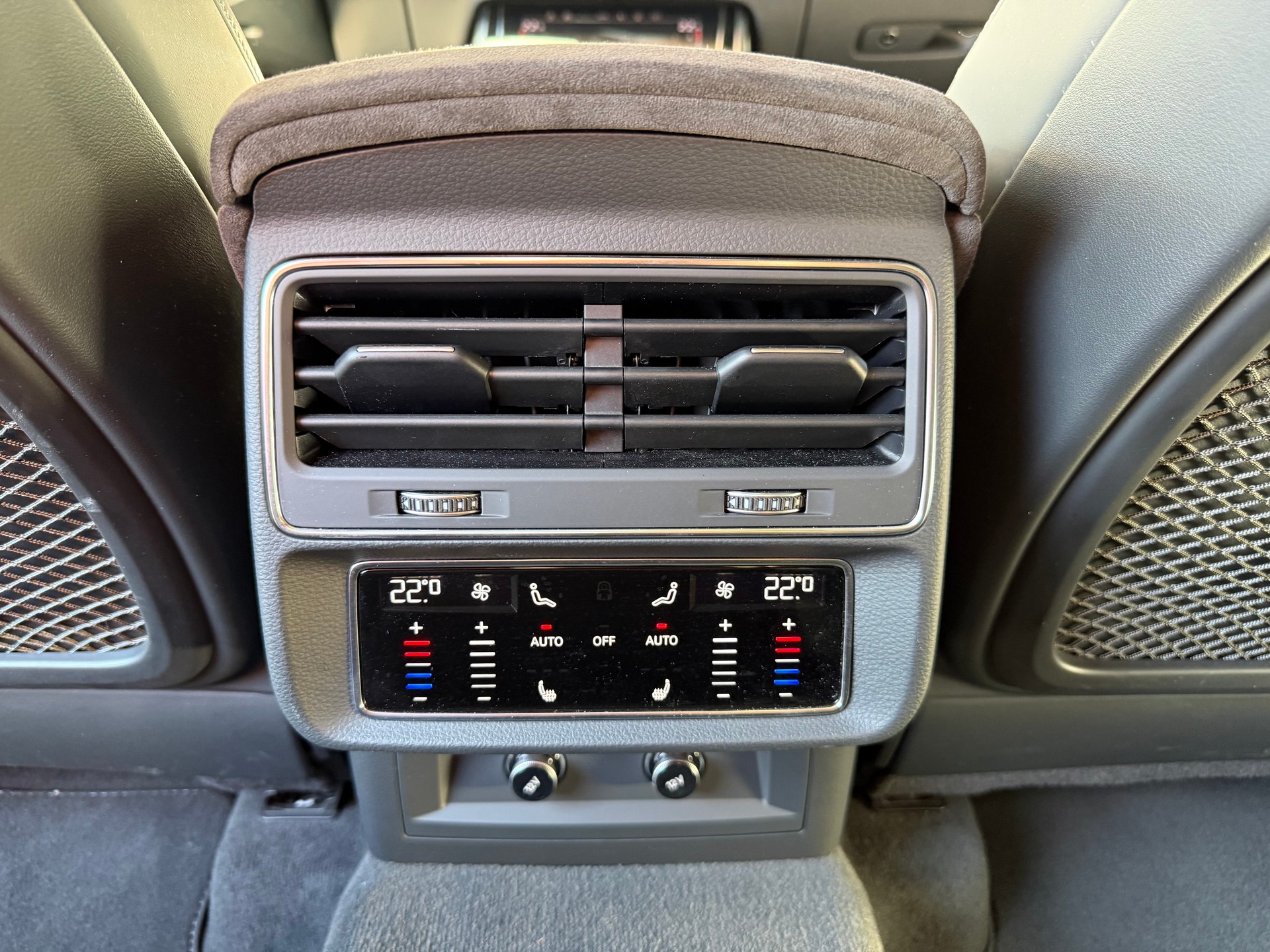 AUDI RSQ8 quattro tiptronic-image-8