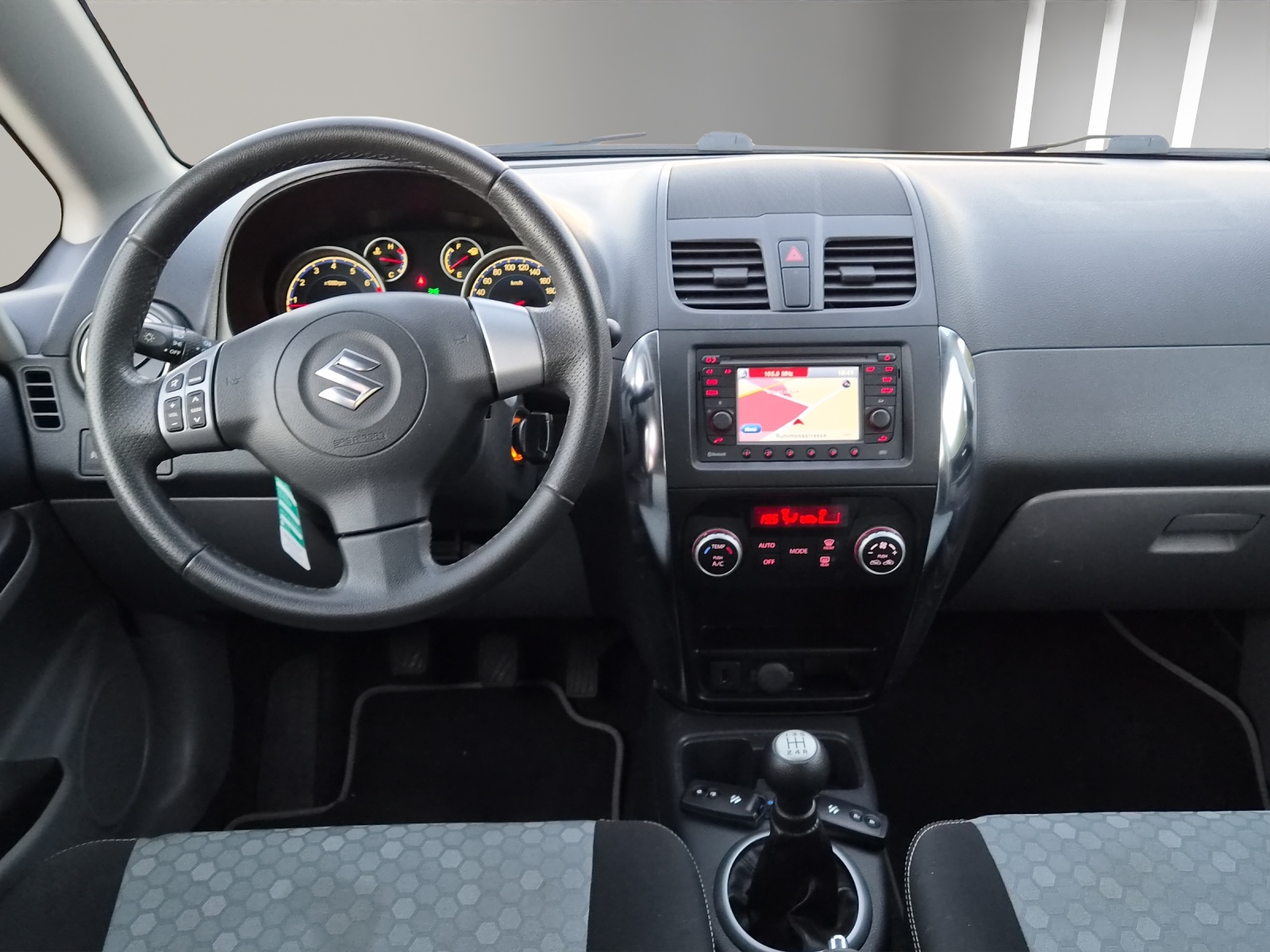SUZUKI SX4 1.6 16V Sergio Cellano 4WD-image-11