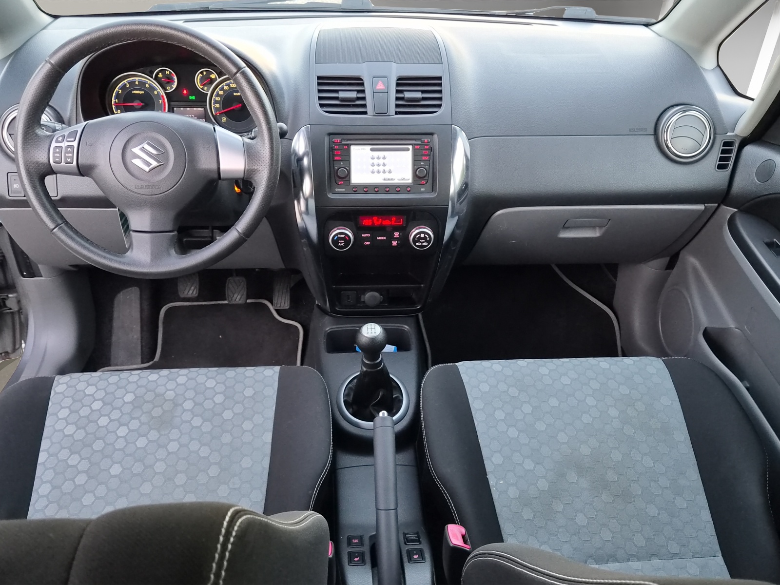 SUZUKI SX4 1.6 16V Sergio Cellano 4WD-image-9