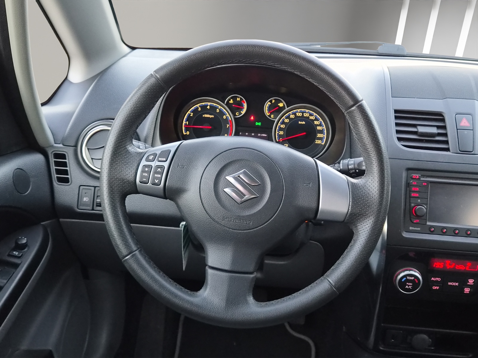 SUZUKI SX4 1.6 16V Sergio Cellano 4WD-image-10