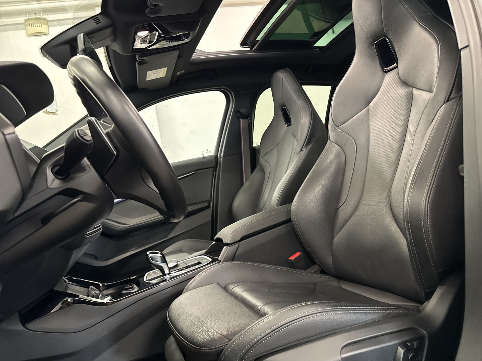 BMW M135i xDrive Swiss Performance Steptronic-image-9