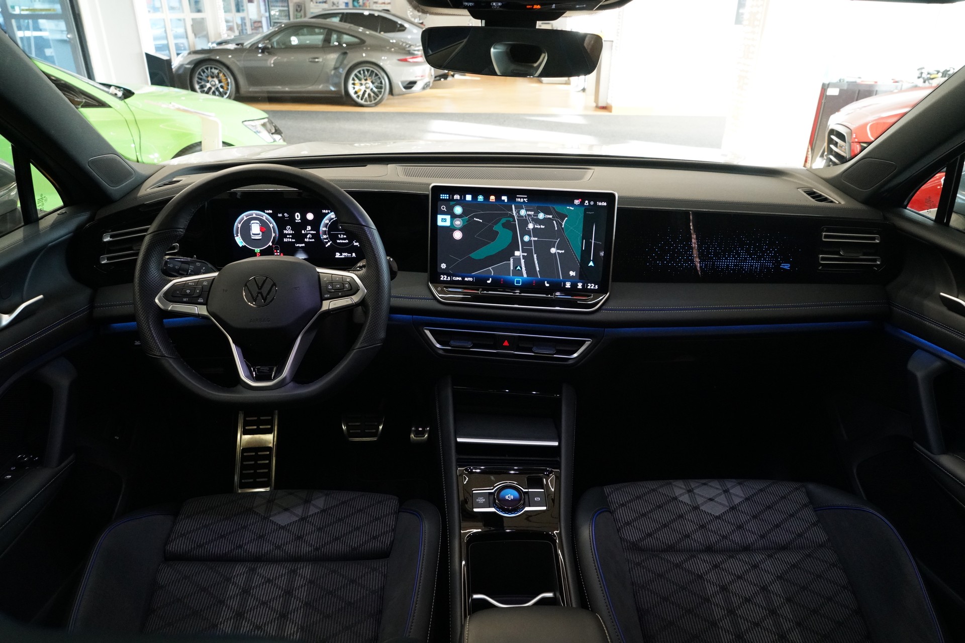 VW Tiguan 2.0 TSI DSG R-Line 4Motion-image-10