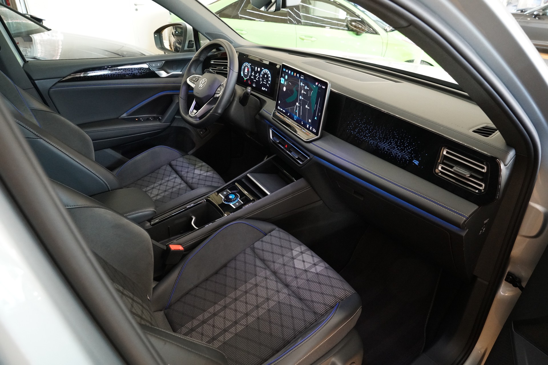 VW Tiguan 2.0 TSI DSG R-Line 4Motion-image-11