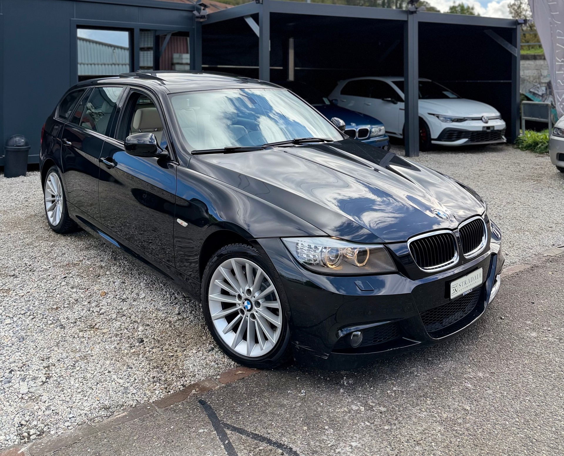 BMW 320d xDrive Touring Steptronic**M-Paket**Schiebedach*Facelift**-image-0