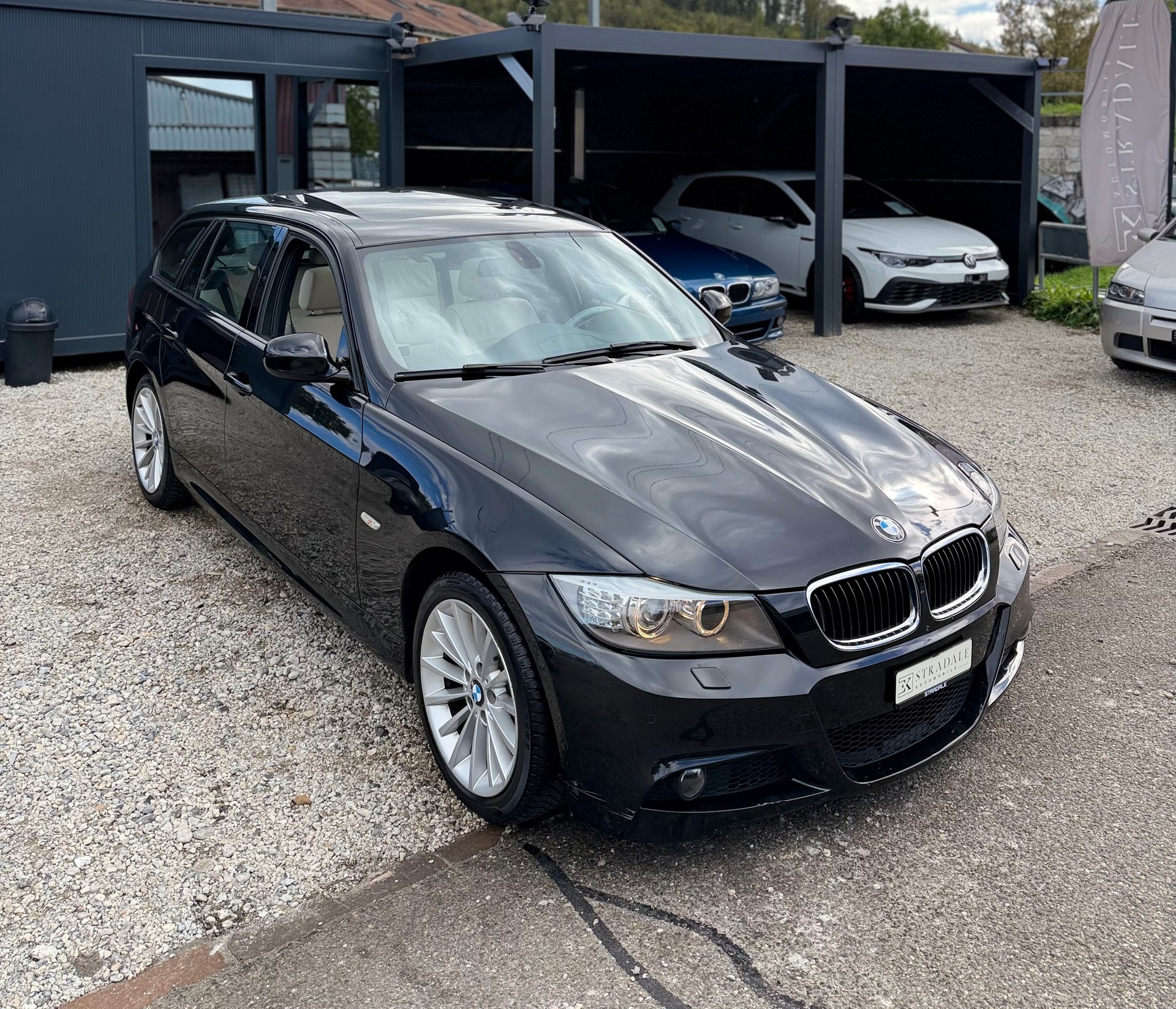 BMW 320d xDrive Touring Steptronic**M-Paket**Schiebedach*Facelift**-image-2