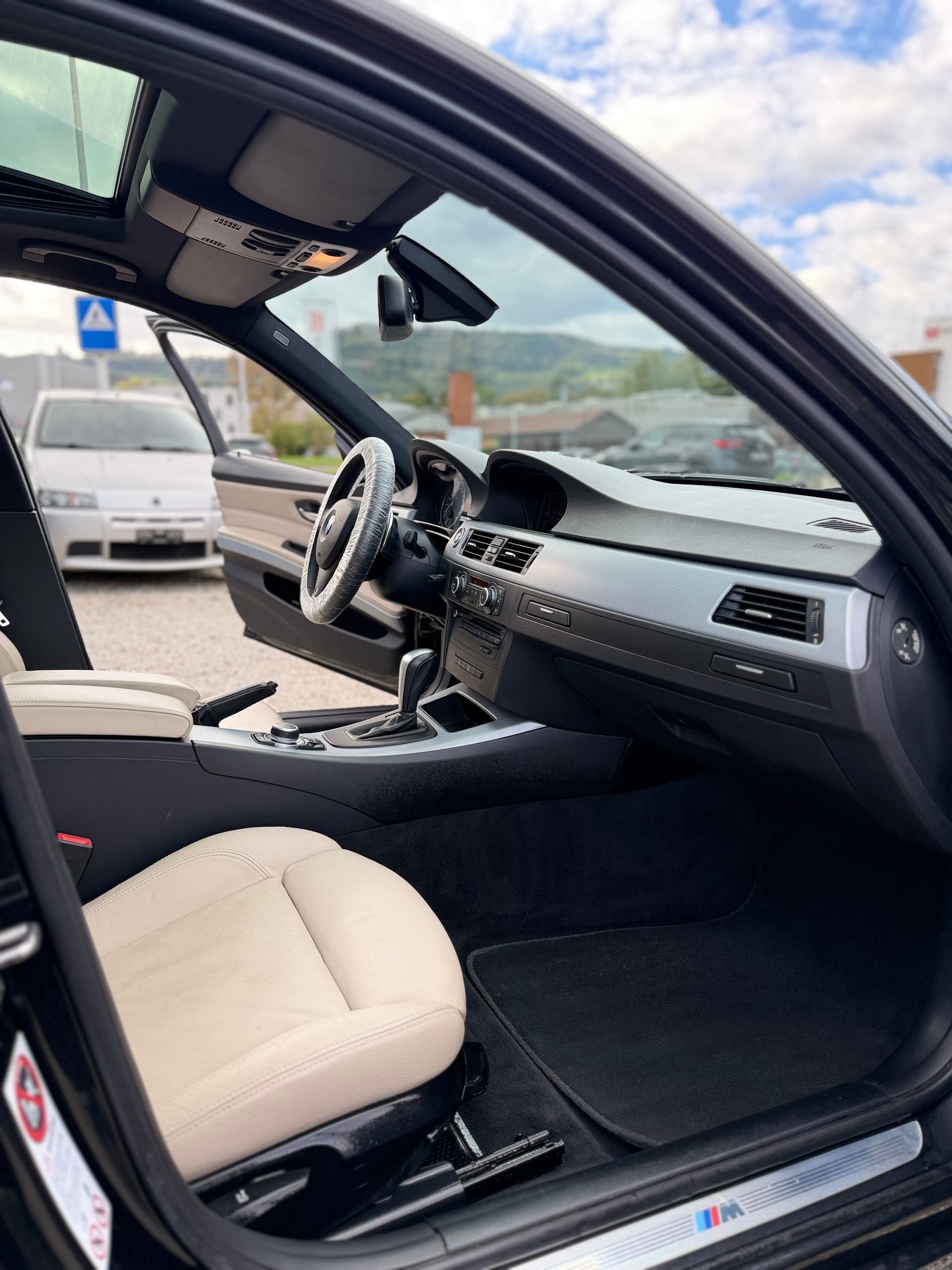 BMW 320d xDrive Touring Steptronic**M-Paket**Schiebedach*Facelift**-image-12