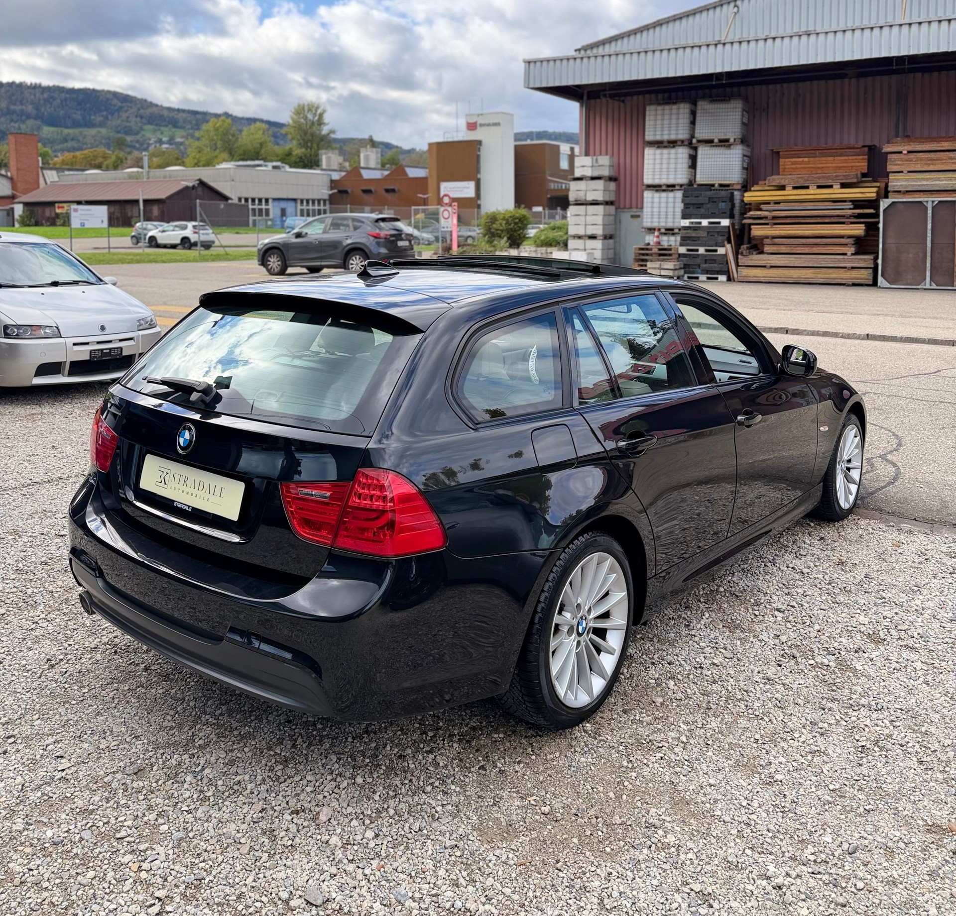 BMW 320d xDrive Touring Steptronic**M-Paket**Schiebedach*Facelift**-image-5