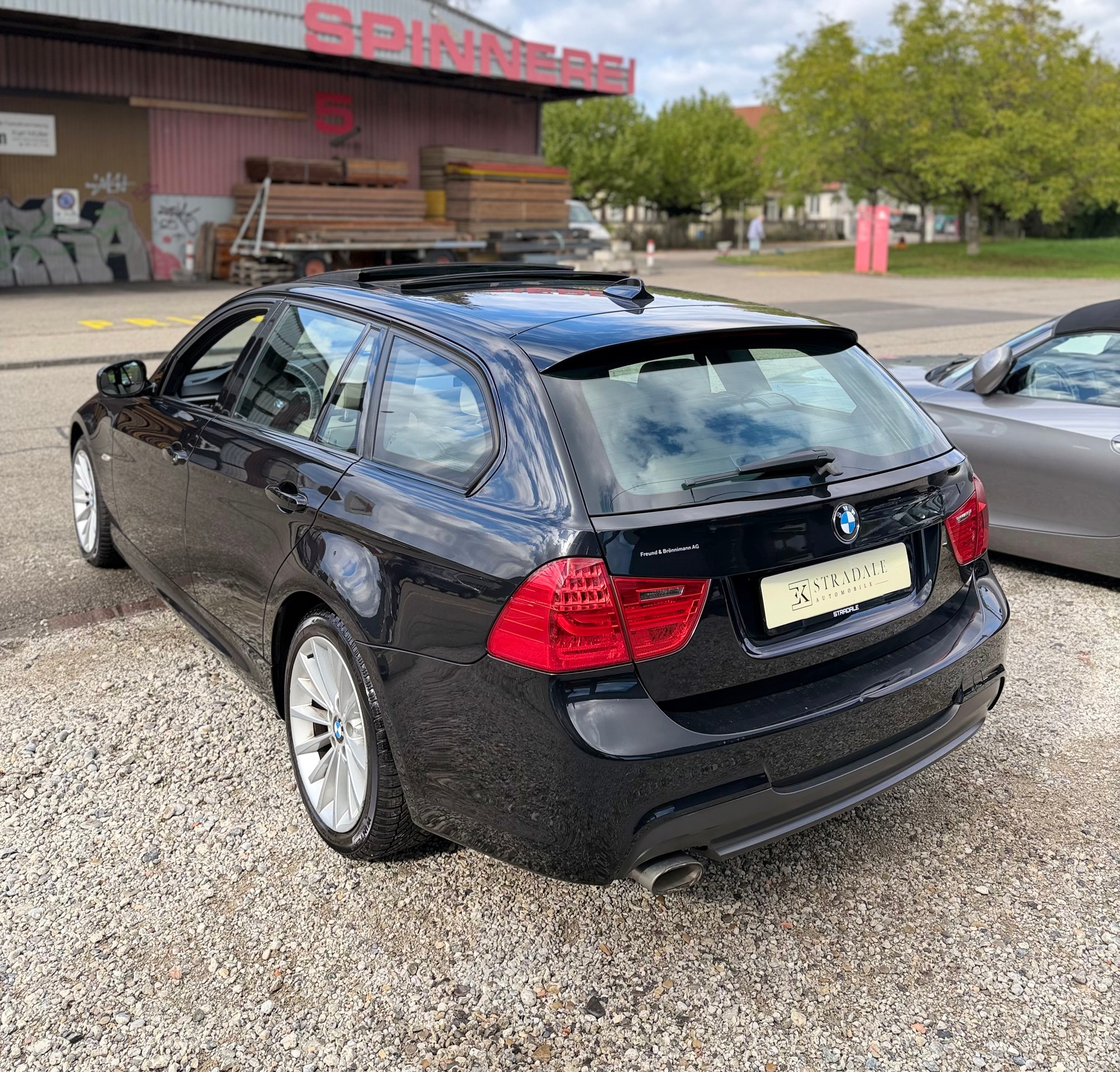 BMW 320d xDrive Touring Steptronic**M-Paket**Schiebedach*Facelift**-image-10