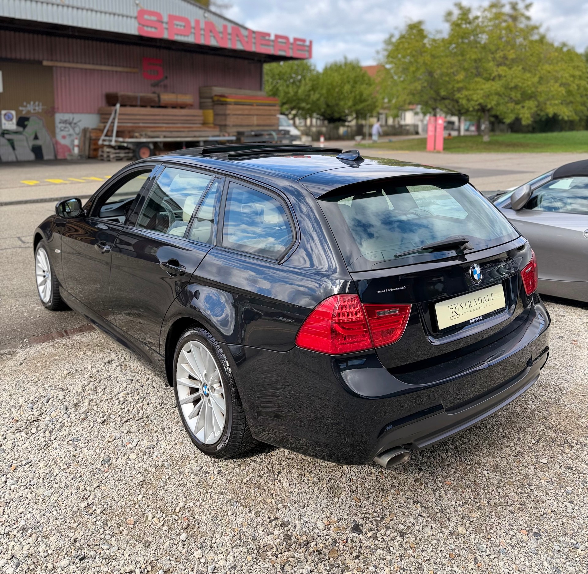BMW 320d xDrive Touring Steptronic**M-Paket**Schiebedach*Facelift**-image-9