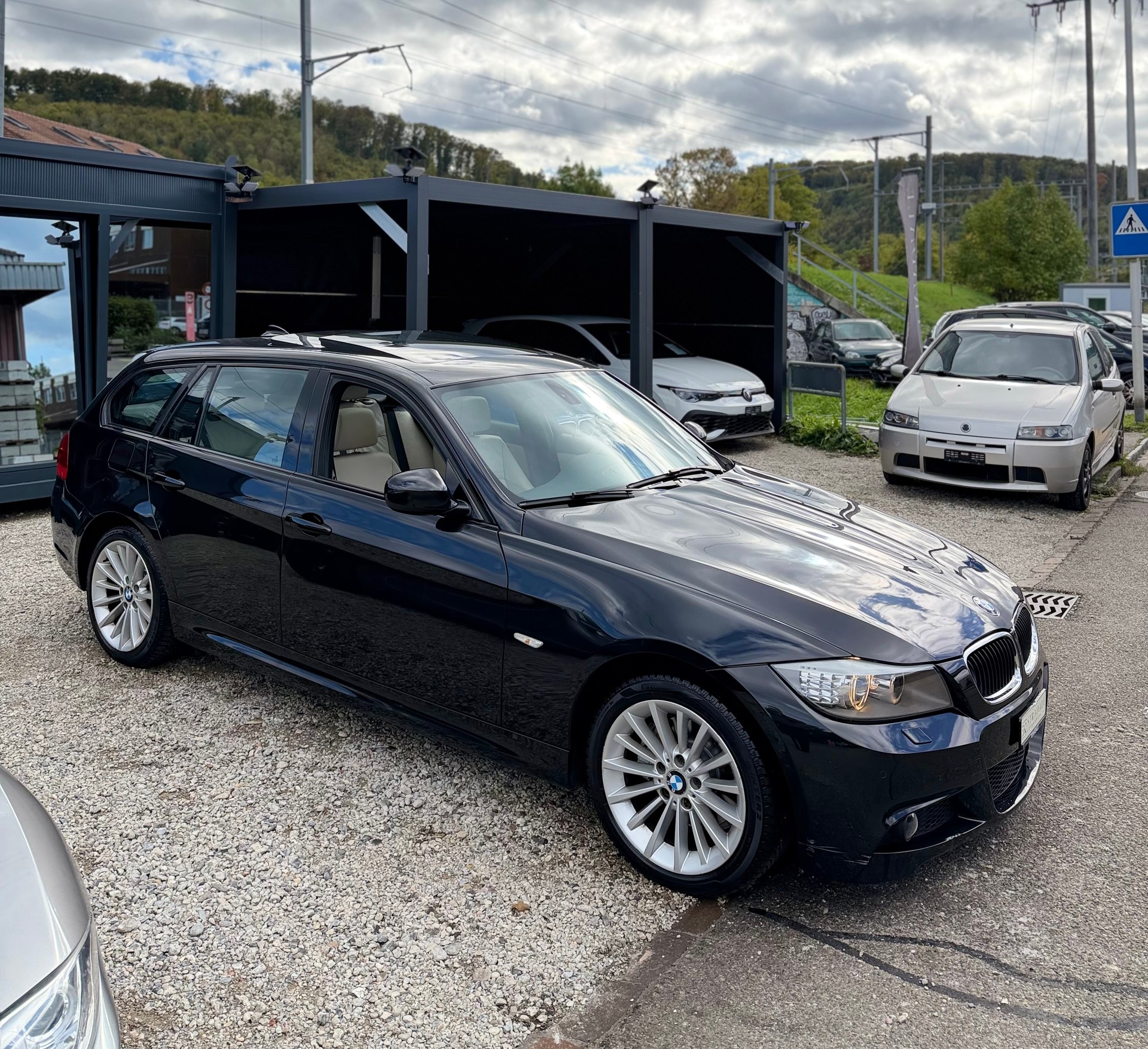 BMW 320d xDrive Touring Steptronic**M-Paket**Schiebedach*Facelift**-image-3
