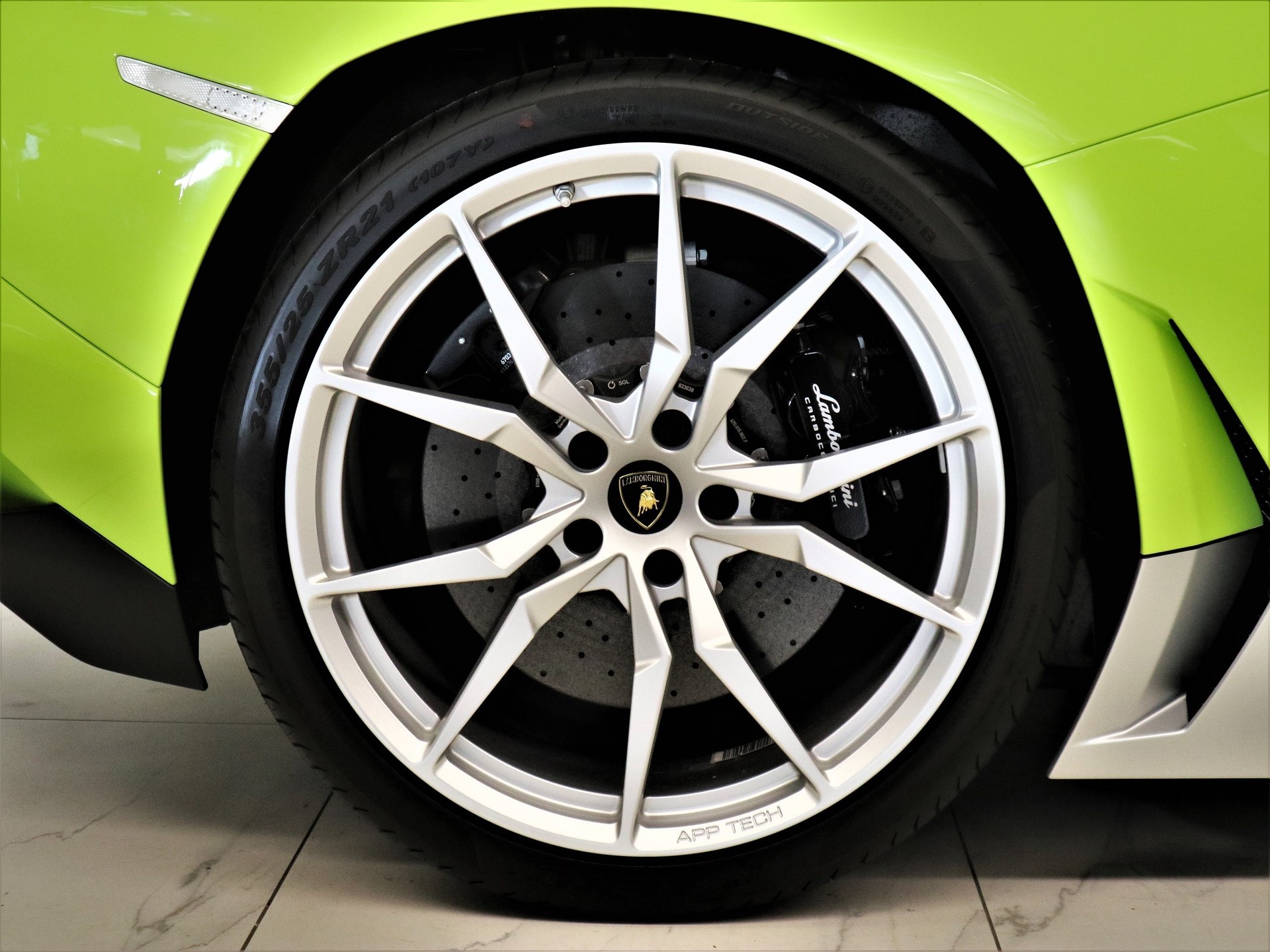 LAMBORGHINI Aventador LP700-4 Miura Edition-image-9