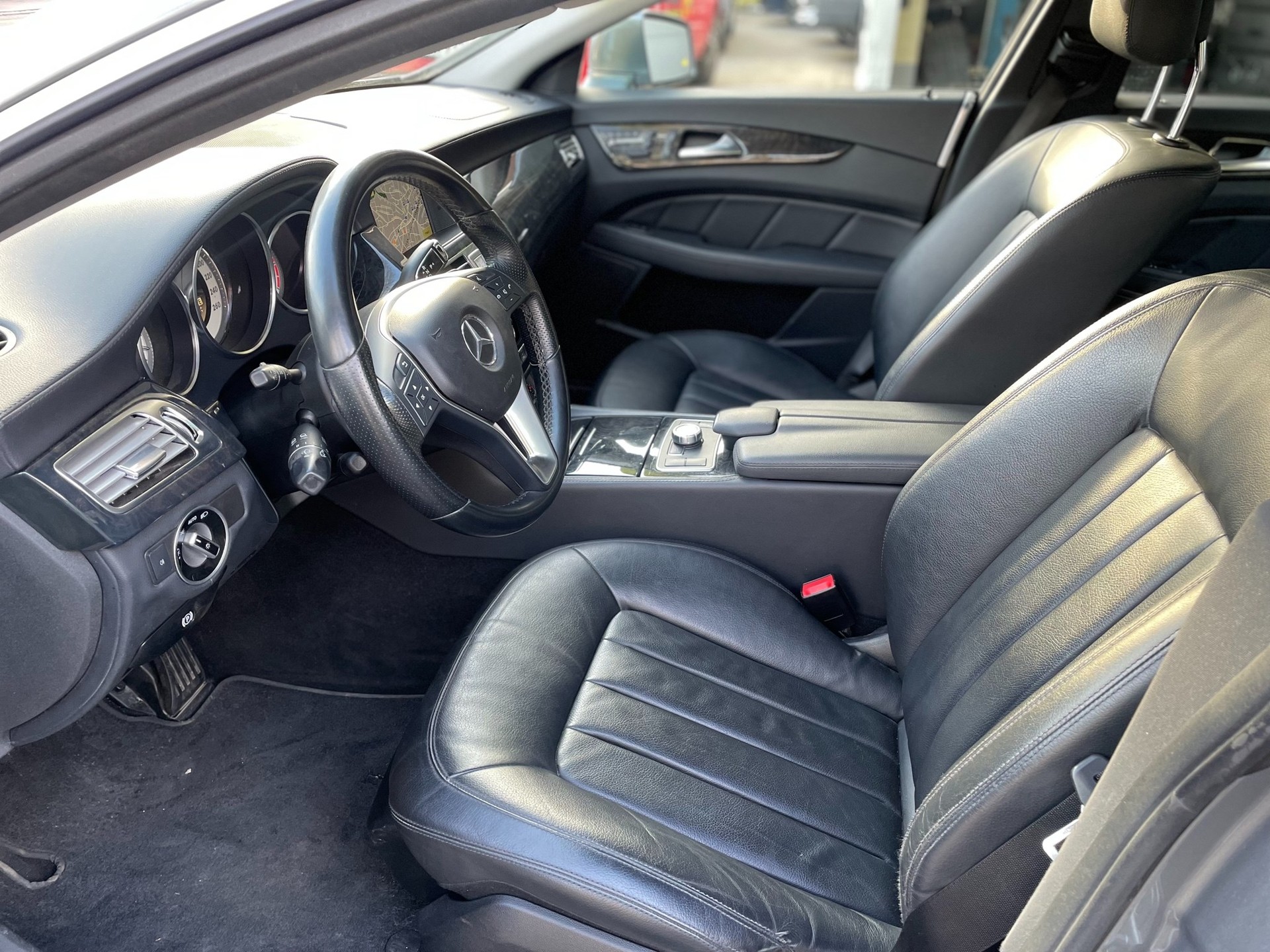 MERCEDES-BENZ CLS 350 CDI 4Matic 7G-Tronic-image-6