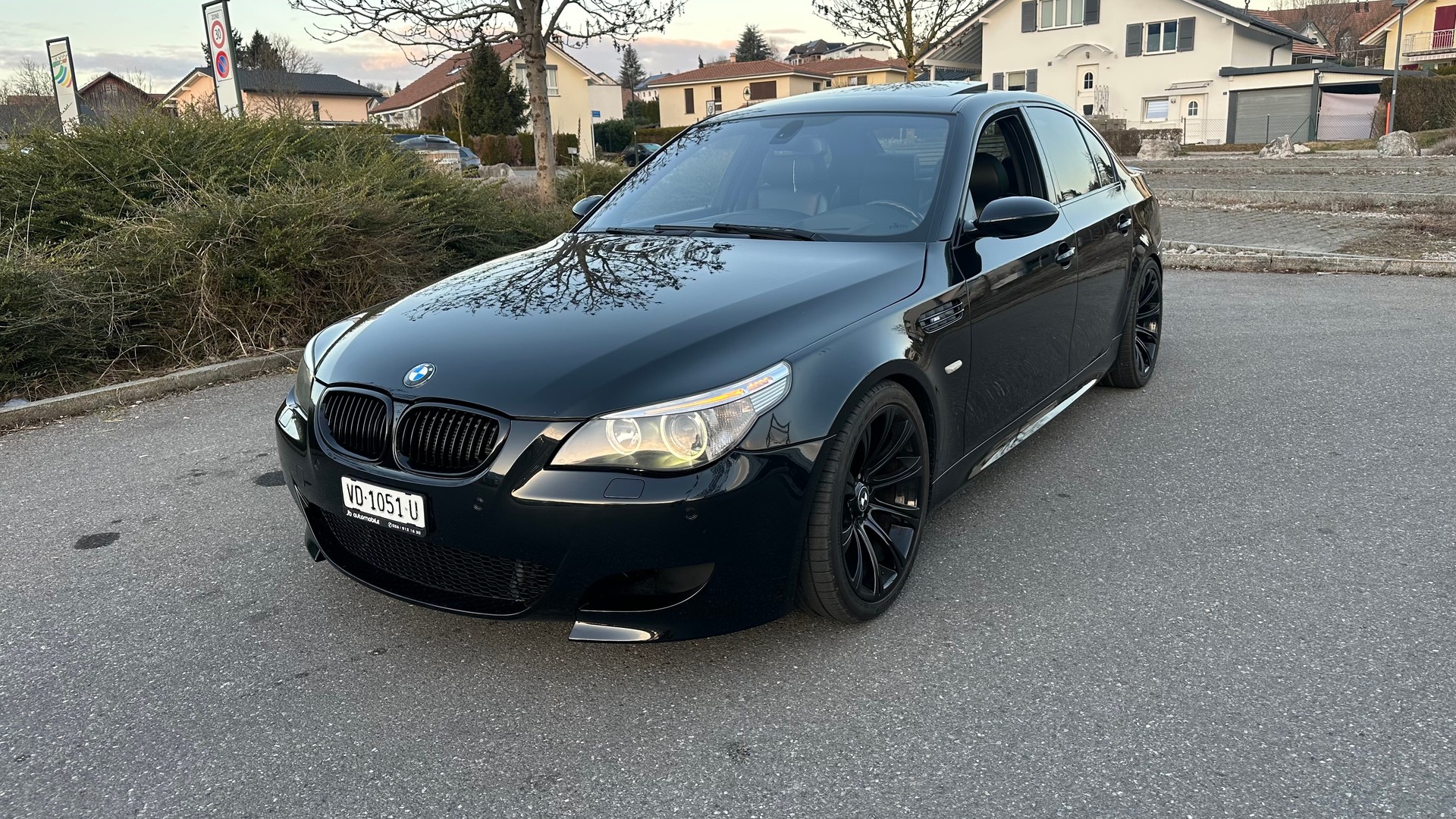 BMW M5-image-2