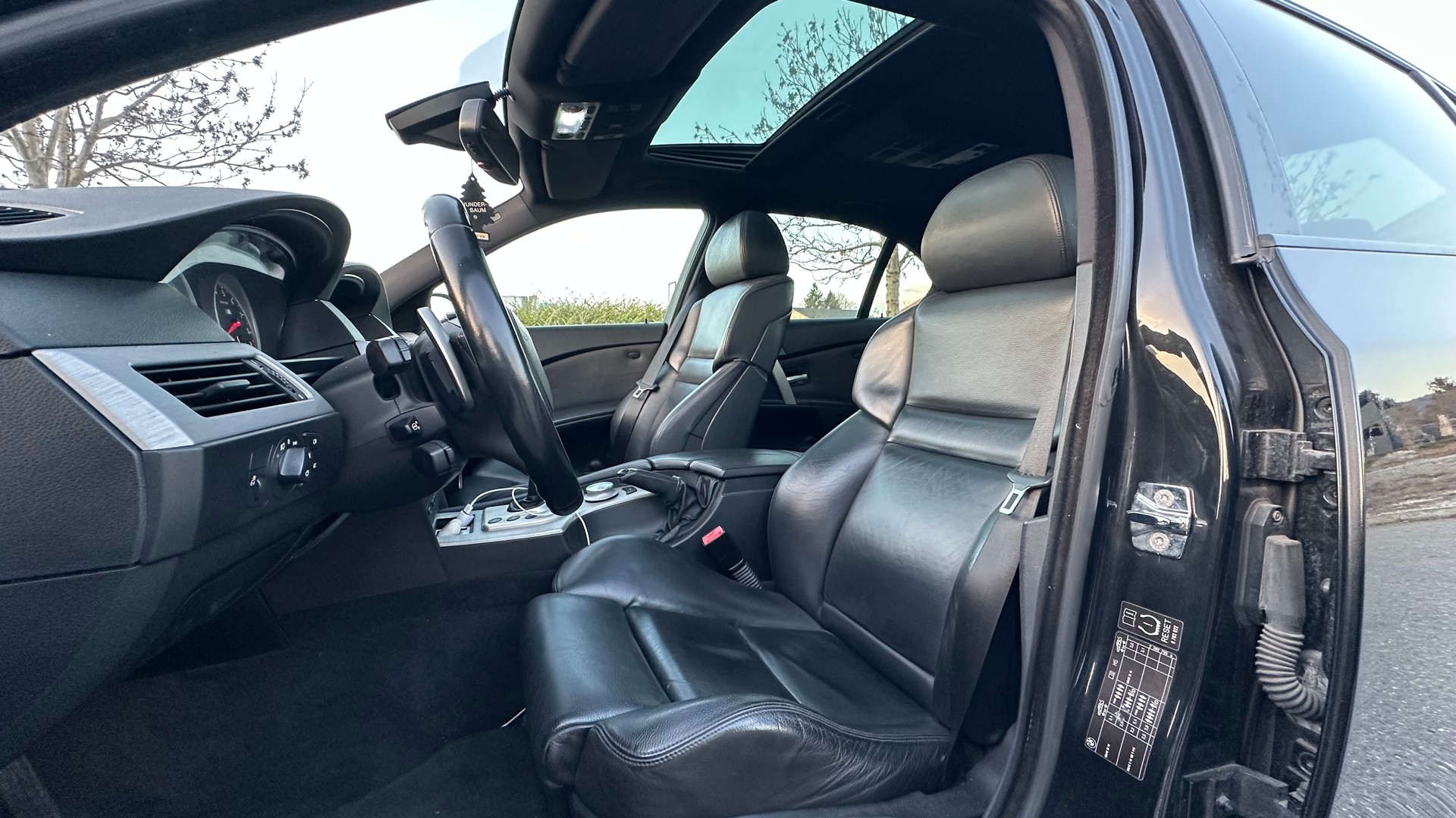 BMW M5-image-10