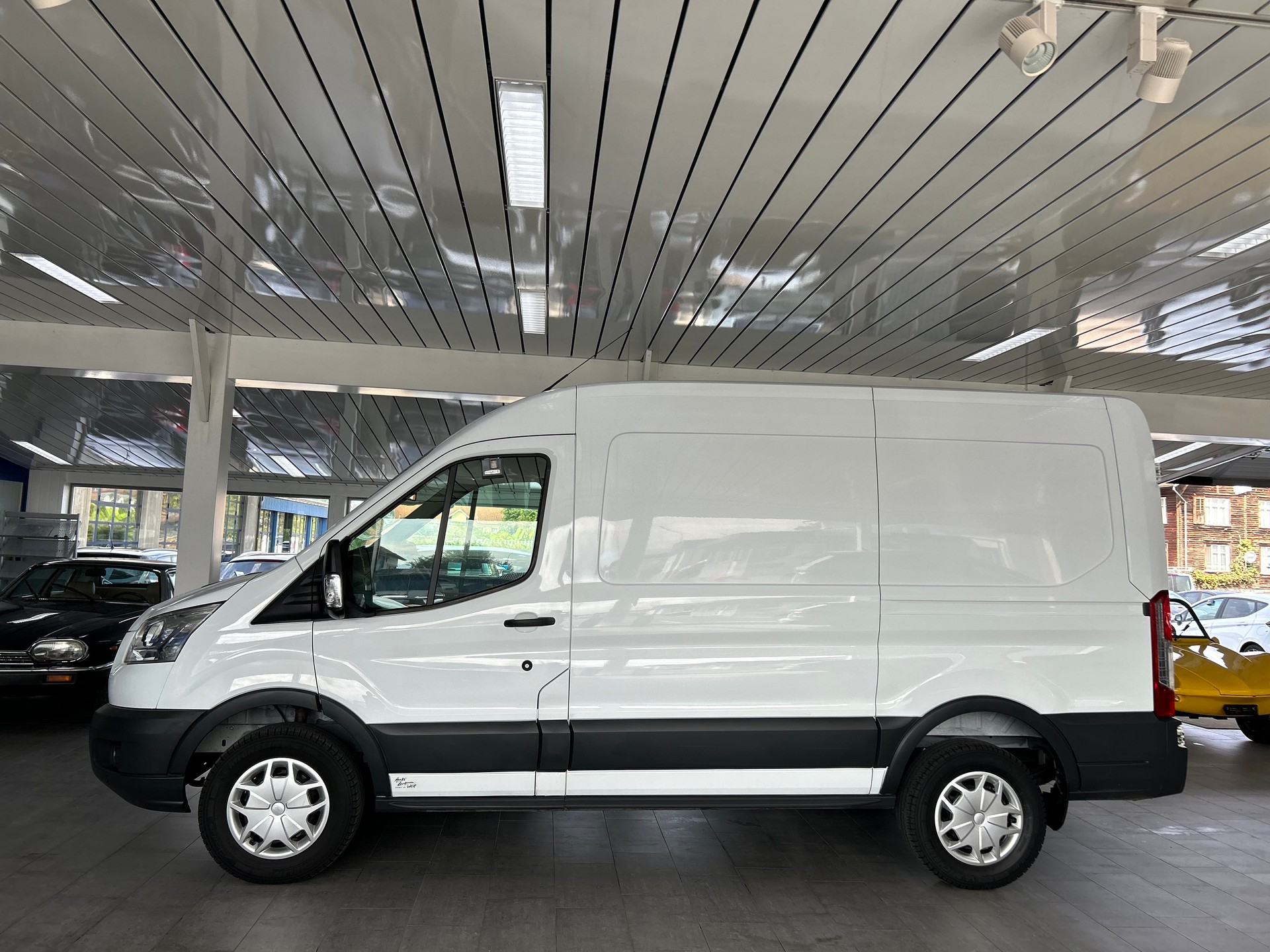 FORD Transit Van 350 L2H2 Trend 4WD-image-2