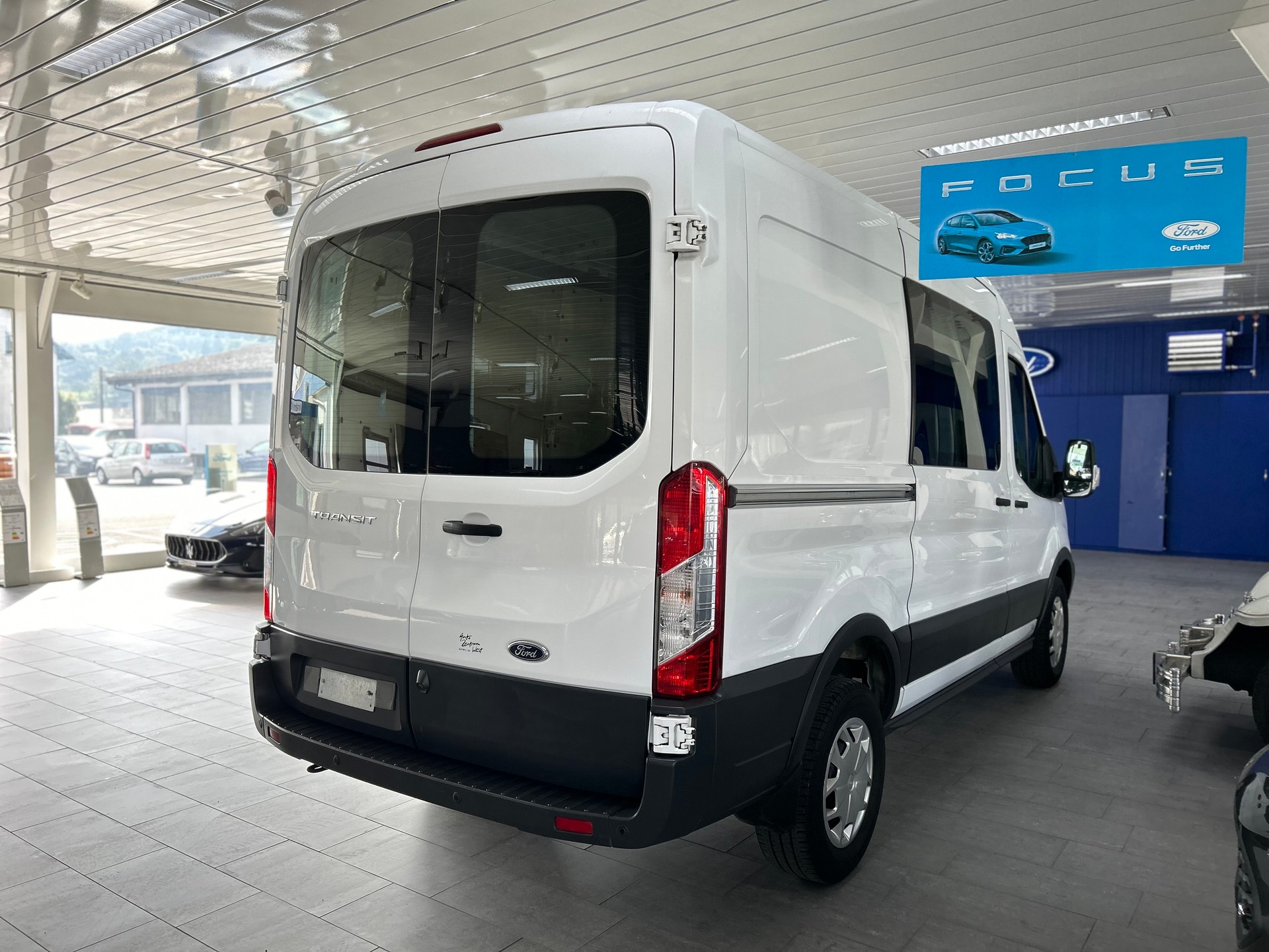 FORD Transit Van 350 L2H2 Trend 4WD-image-5
