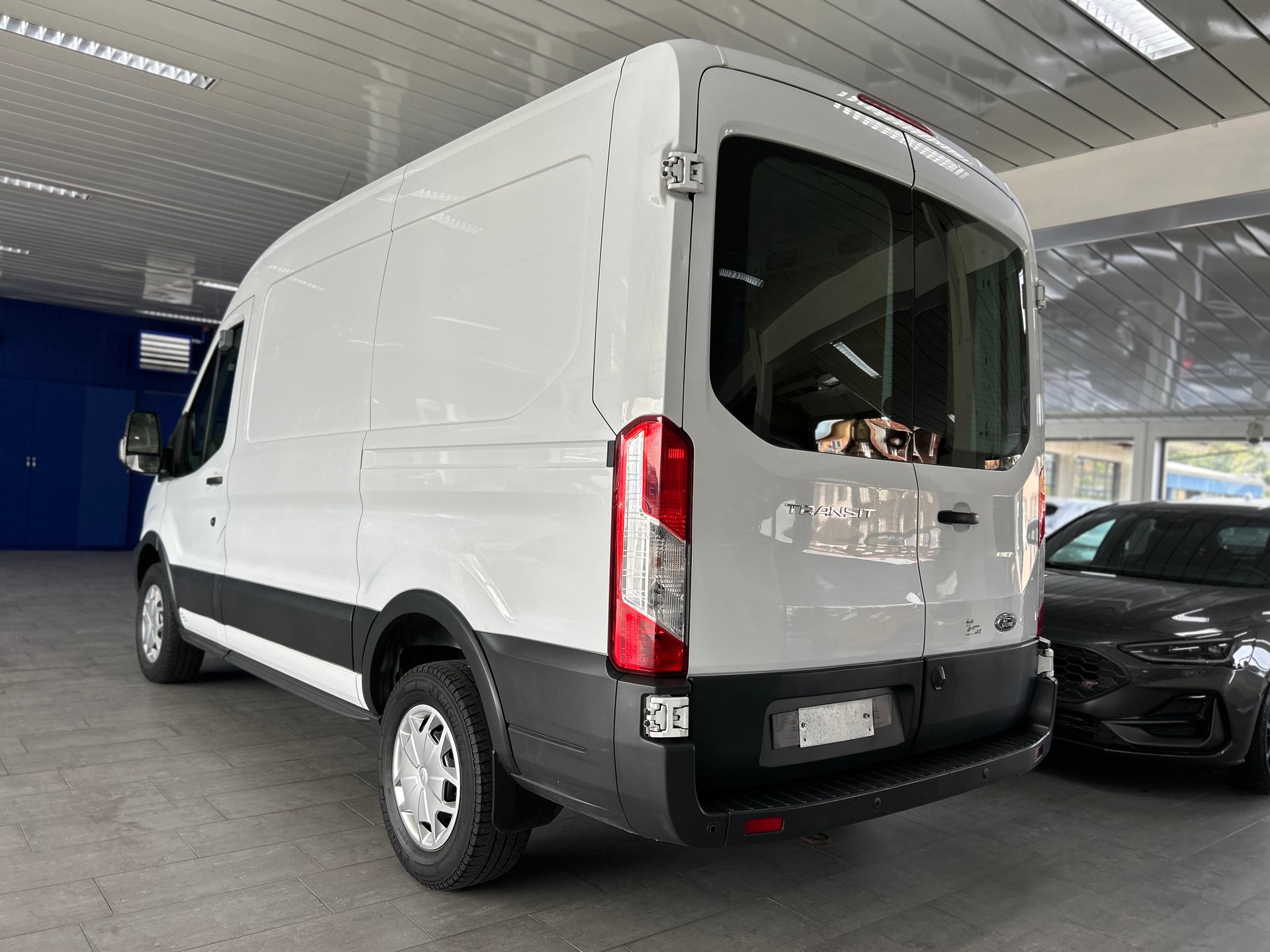 FORD Transit Van 350 L2H2 Trend 4WD-image-3