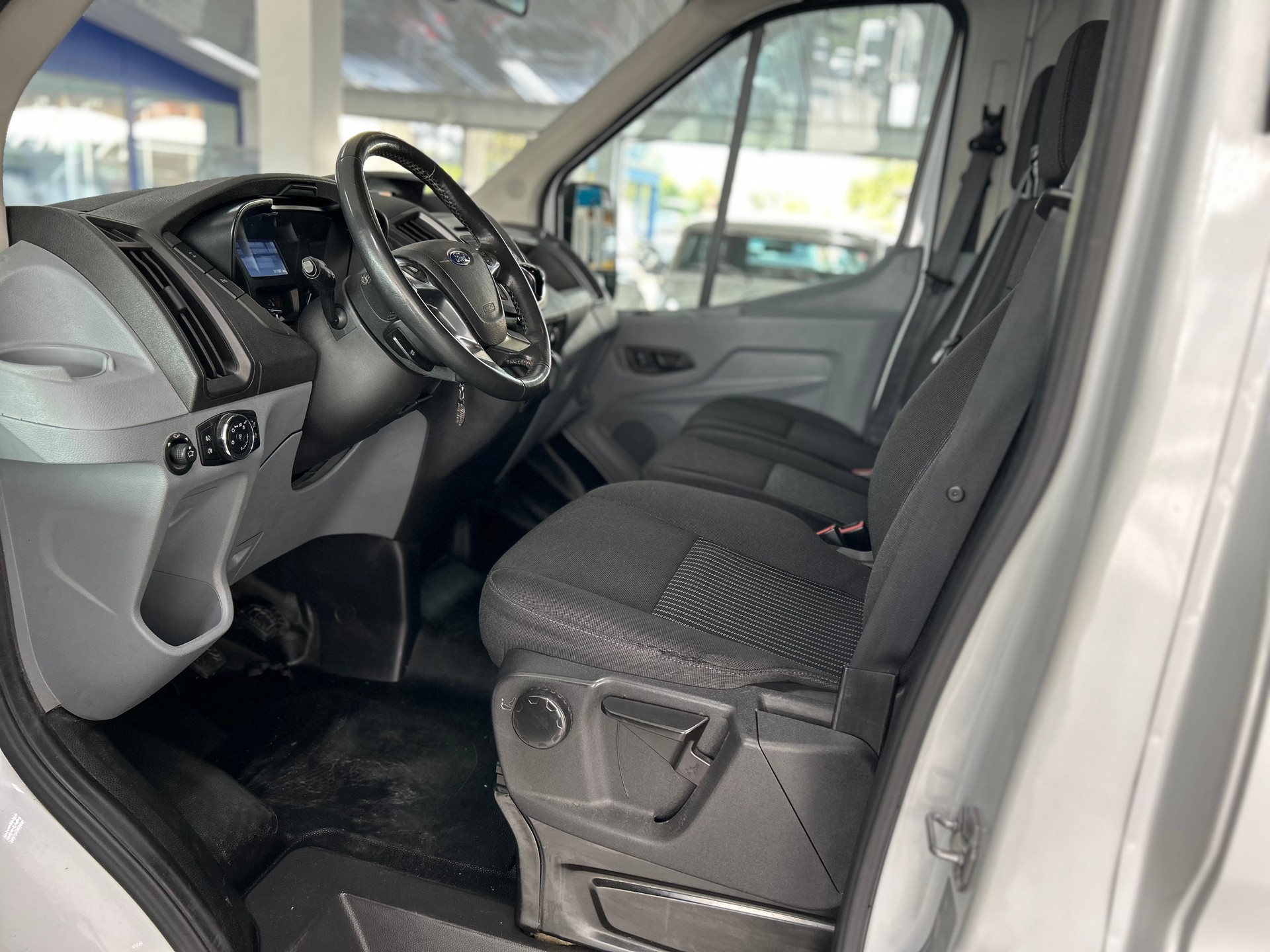 FORD Transit Van 350 L2H2 Trend 4WD-image-6