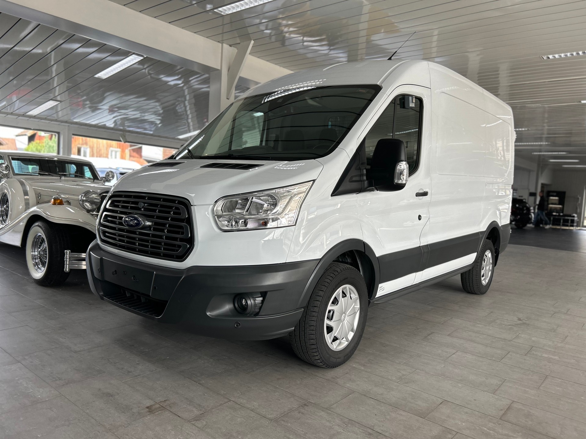 FORD Transit Van 350 L2H2 Trend 4WD-image-1