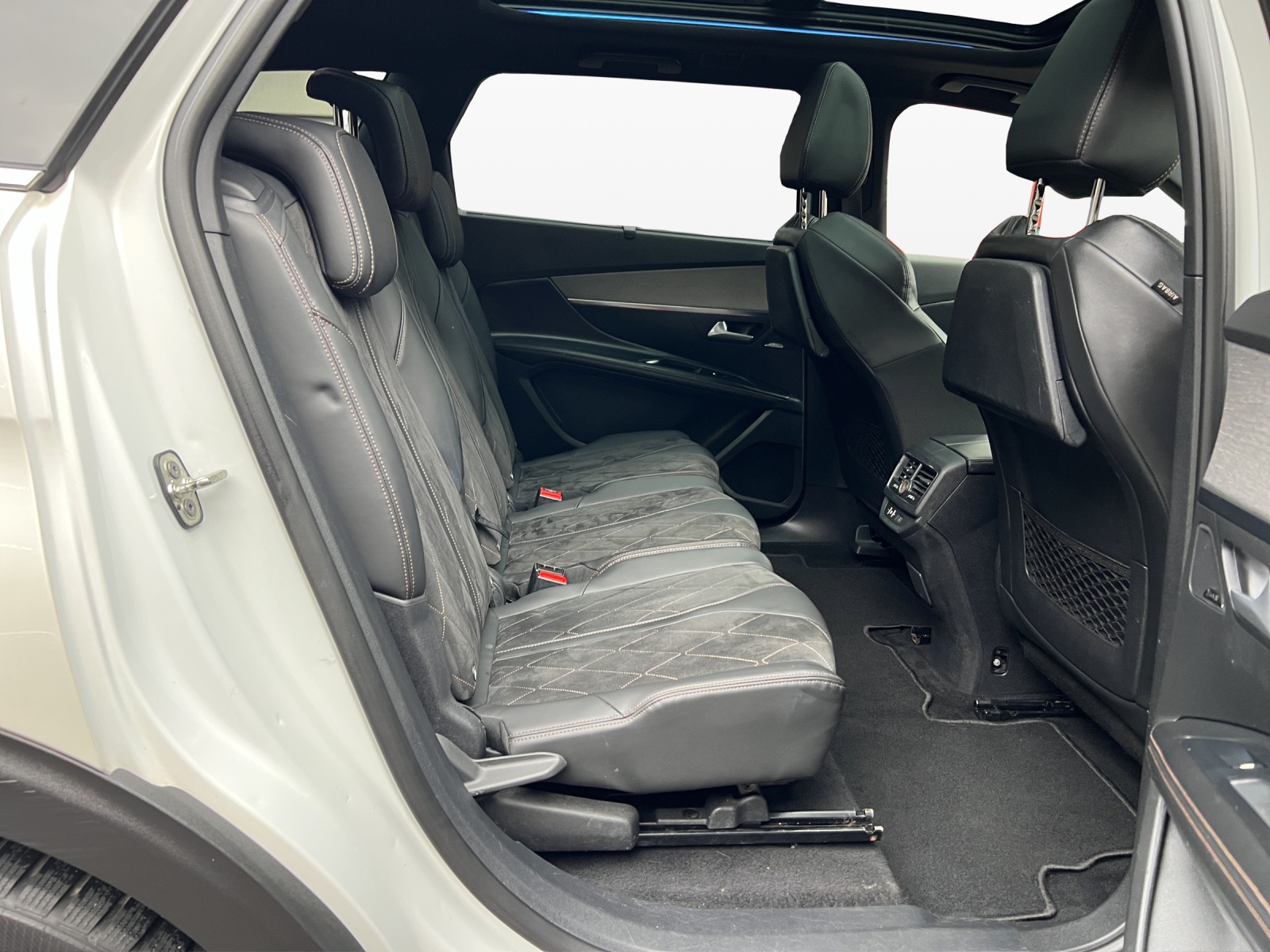PEUGEOT 5008 2.0 BlueHDi GT EAT-image-18