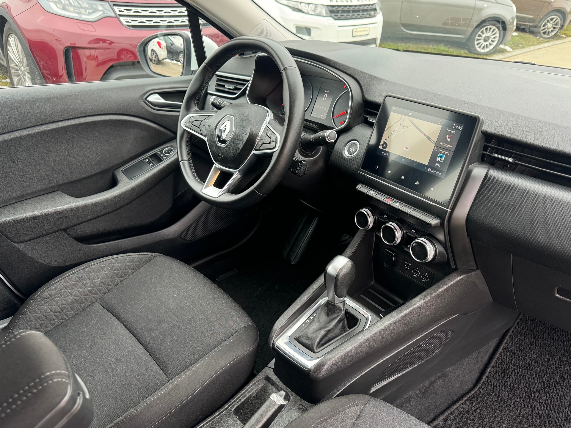 RENAULT Clio 1.0 Business CVT-image-8